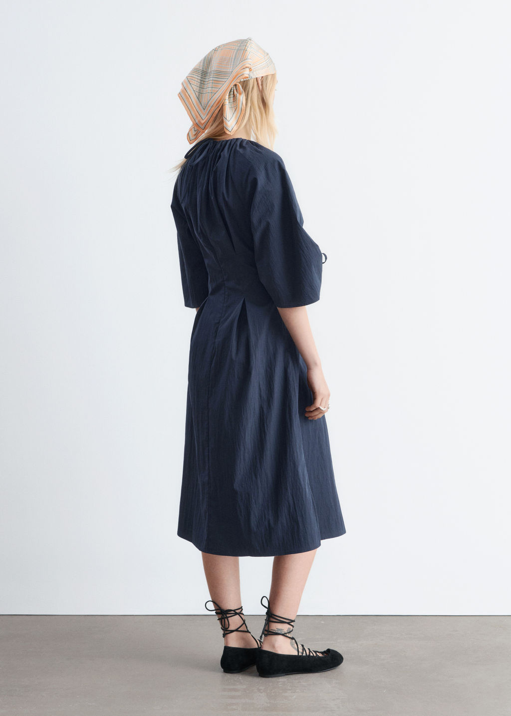 Vestido midi escultural con cordones de ajuste - H&m фото 7