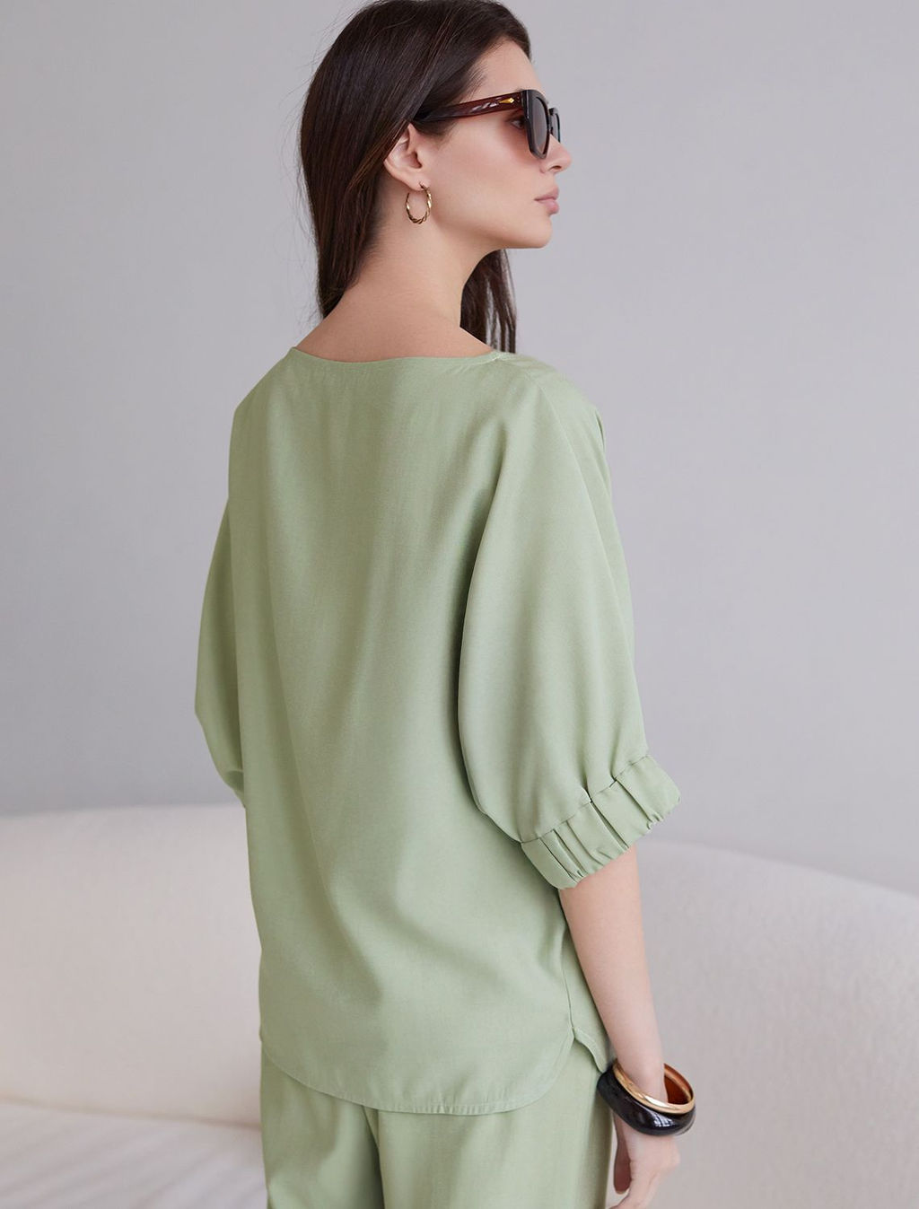 Свободная блузка с вырезом лодочка из плотного лиоцелла