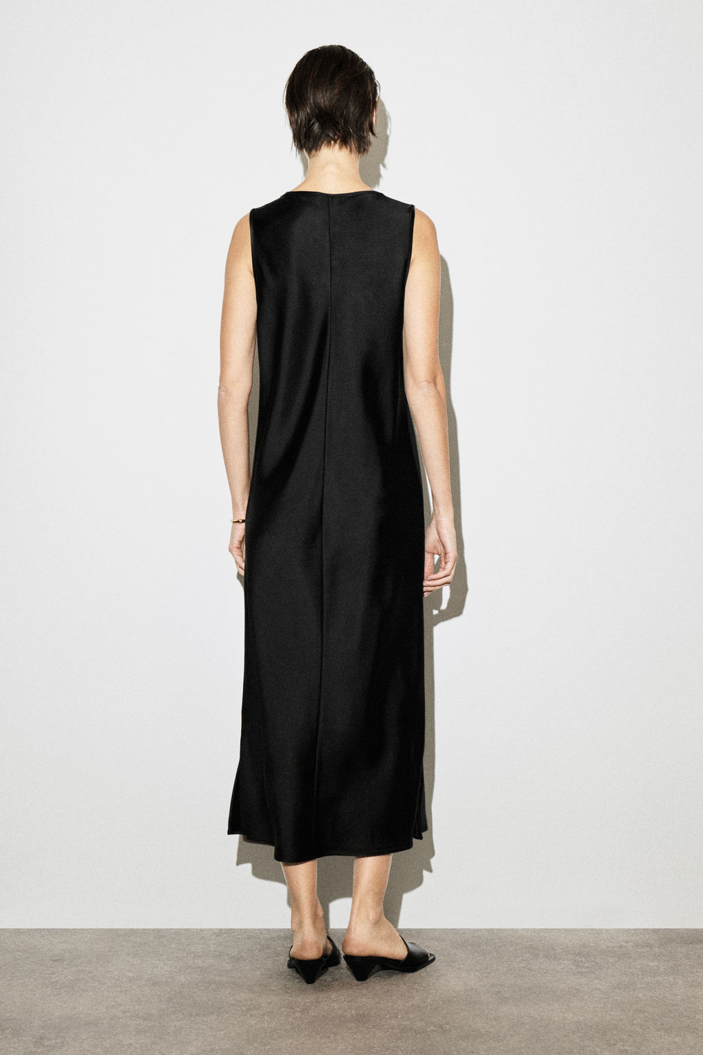 VESTIDO MIDI SATINADO CON CUELLO REDONDO - H&m фото 7
