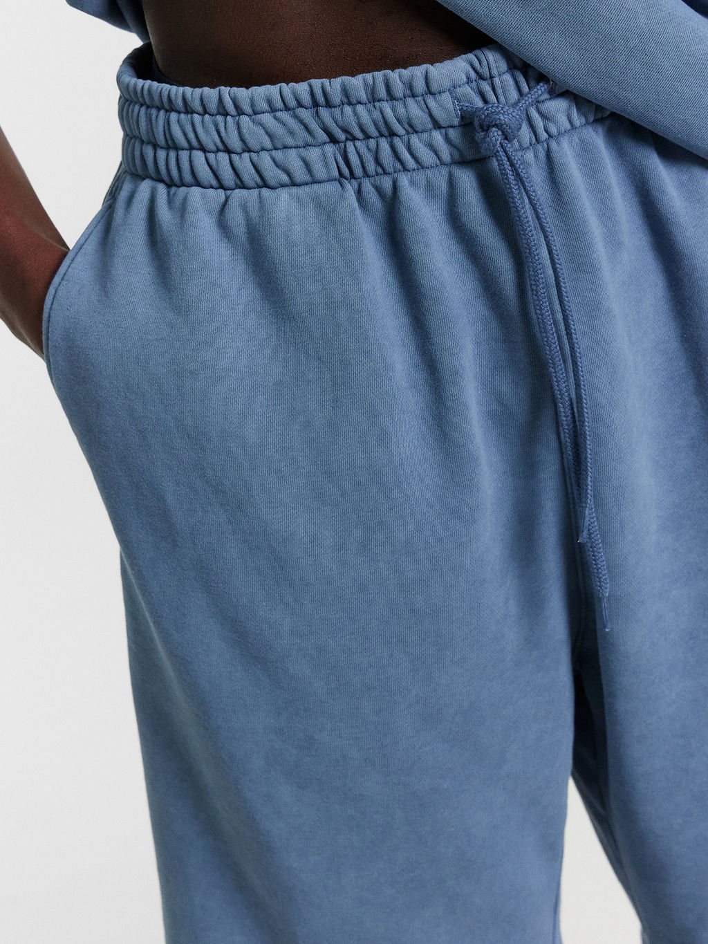 Комплект мужской синий: футболка и шорты варка на шторме 191011