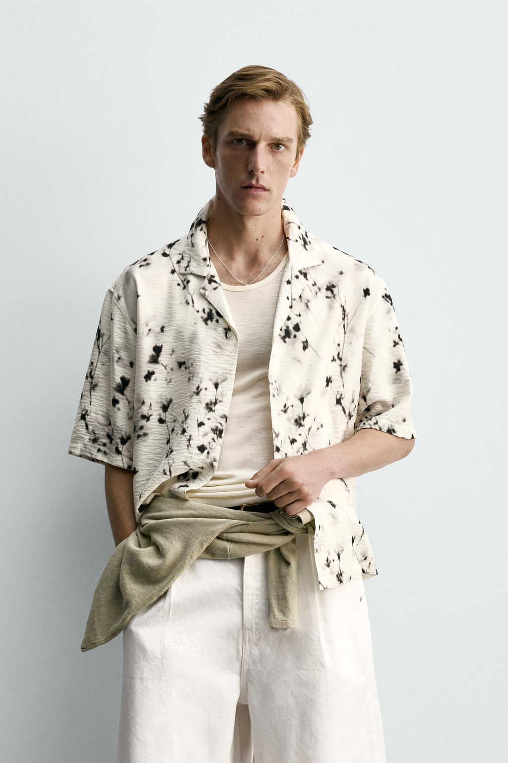 CAMISA RELAXED FIT ESTAMPADO FLORAL / Blanco roto