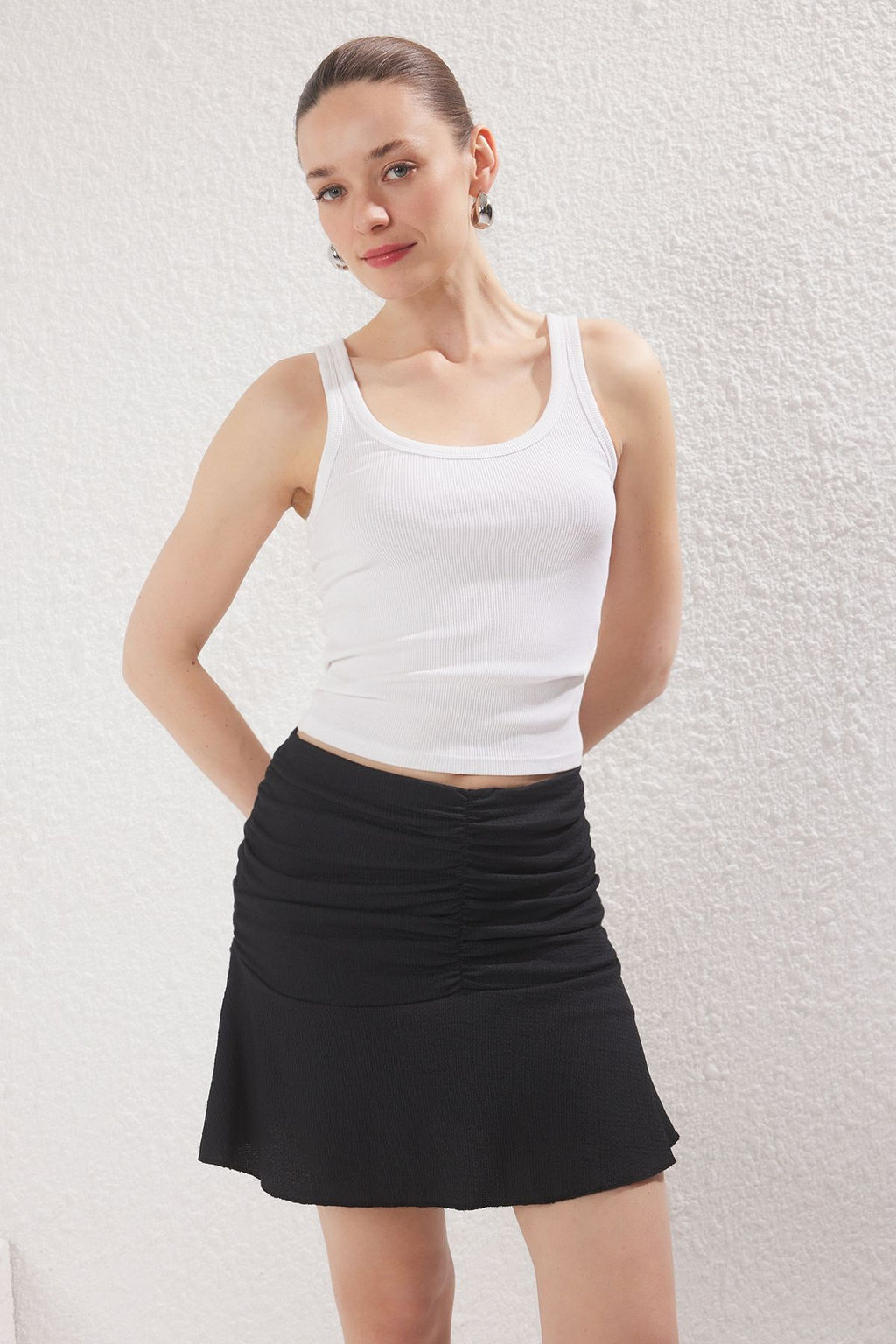 Siyah Buzgulu Vucuda Oturan Burumcuk Esnek Mini Orme Etek TWOSS25ET00151