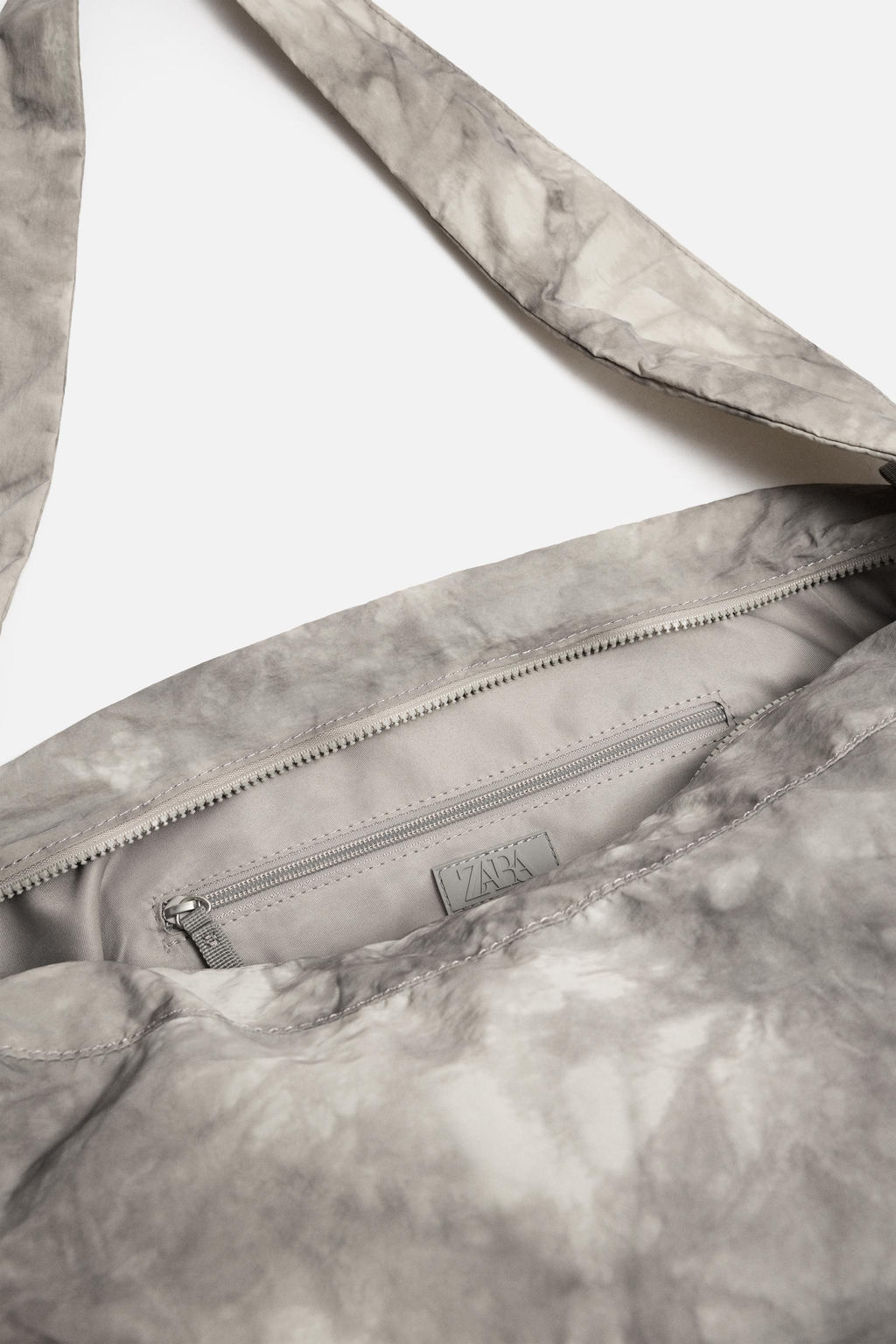 WORN EFFECT NYLON BAG - Zara фото 4