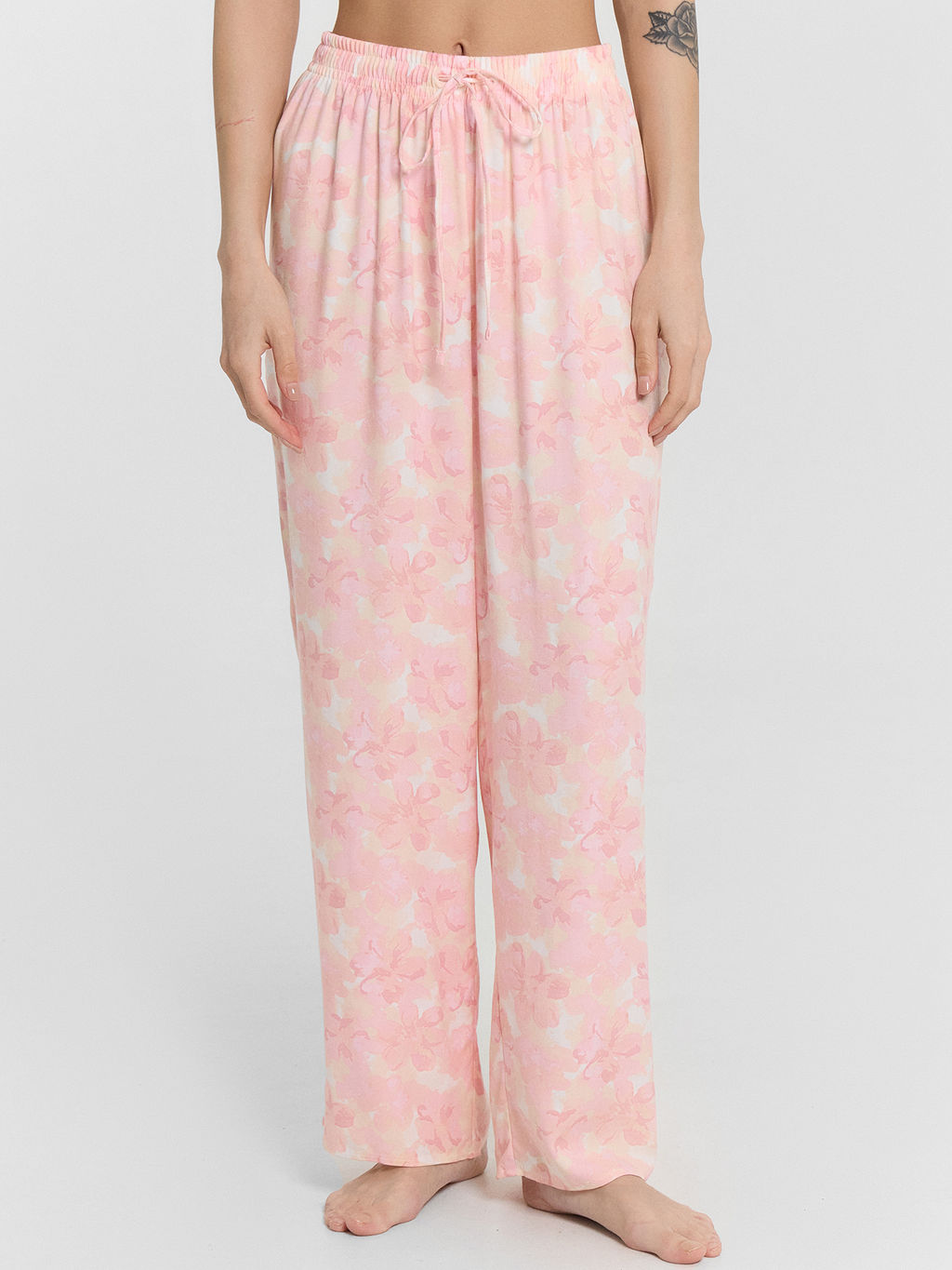 КОМПЛЕКТ ЖЕНСКИЙ (ФУТБОЛКА, БРИДЖИ) - Mark formelle фото 4