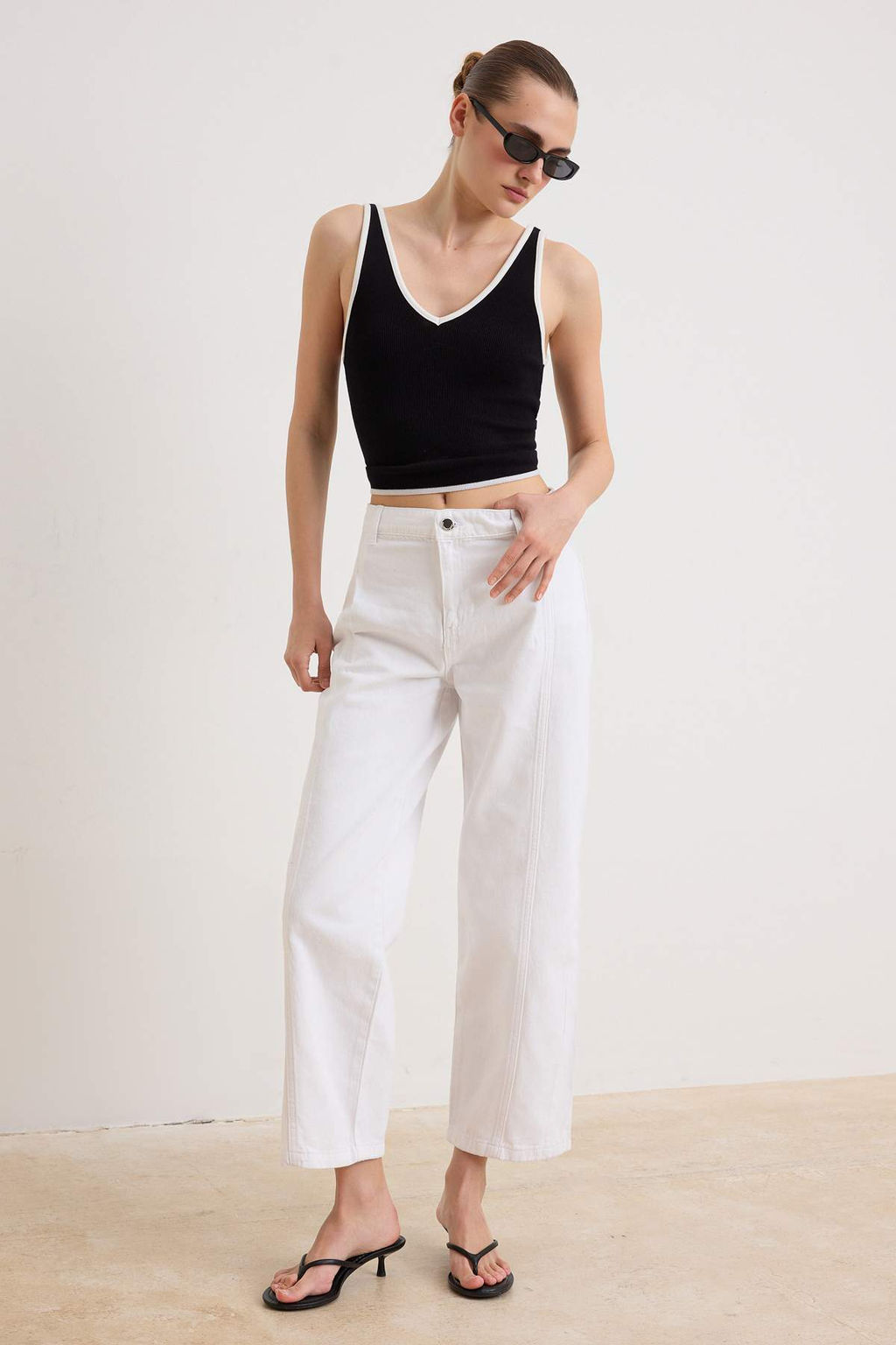 Beyaz Pileli Cep Detayl? %100 Pamuk Baggy Yuksek Bel Jeans TWOSS26JE00247 - Trendyolmilla фото 5