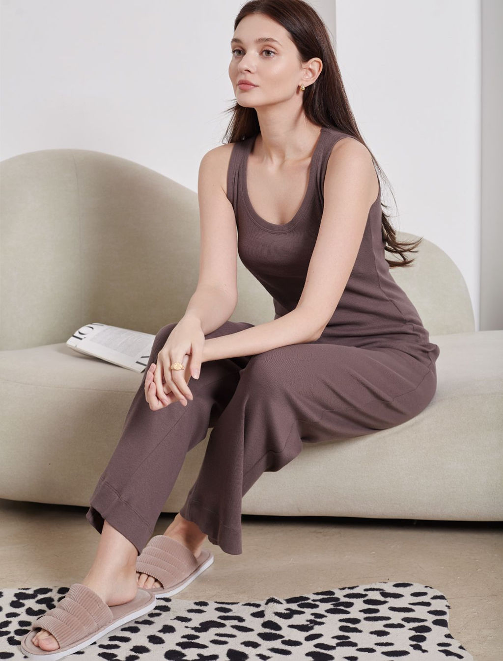 Топ с круглым вырезом из фактурного трикотажа в рубчик - Vilatte фото 3