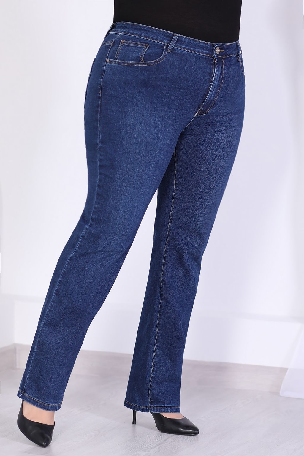 Джинсы синие женские прямые больших размеров - Almond фото 4