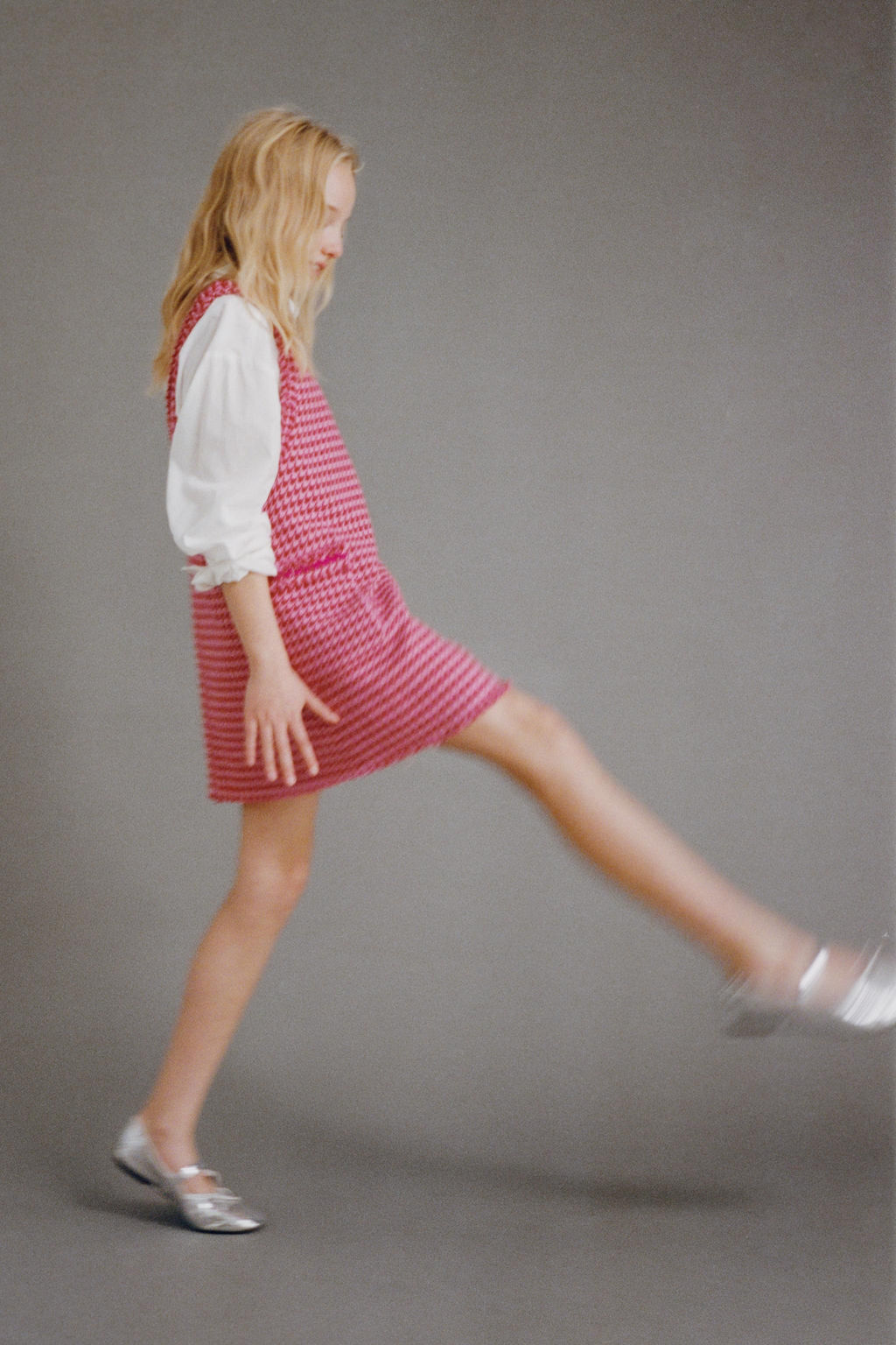 TEXTURED FRAYED PINAFORE DRESS - Zara фото 5