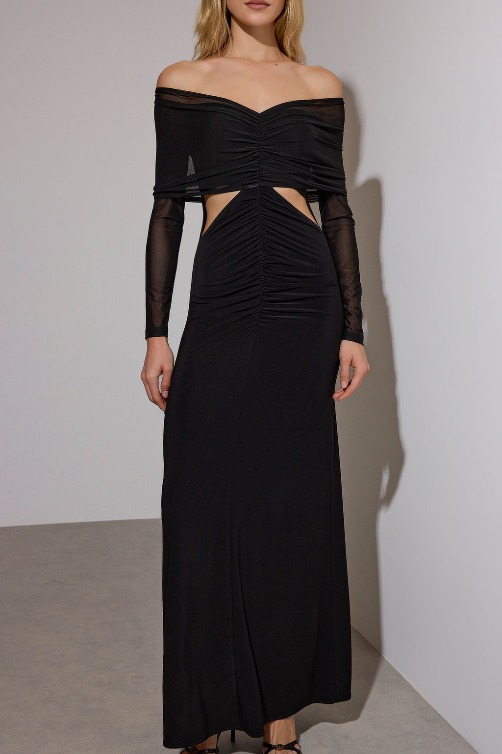 Limited Edition Siyah Pencere/Cut Out Detayl? Tul Orme Maxi Abiye Mezuniyet Elbisesi TPRAW26EL00034 - Trendyolmilla фото 3