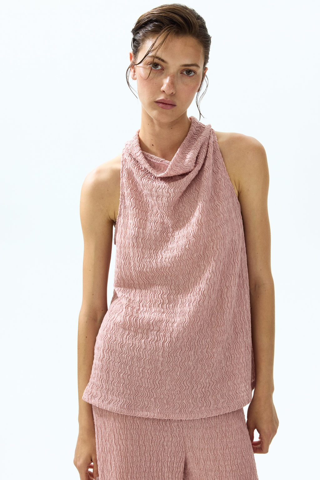 Top efecto arrugado con escote drapeado - H&m фото 4
