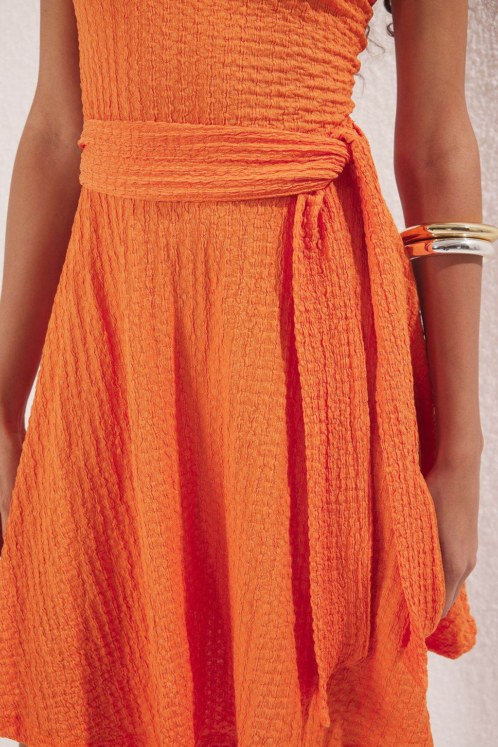 Turuncu Dokulu Ask?l? Baglama Detayl? Skater/Belden Ac?lan Mini Orme Elbise TWOSS25EL00794