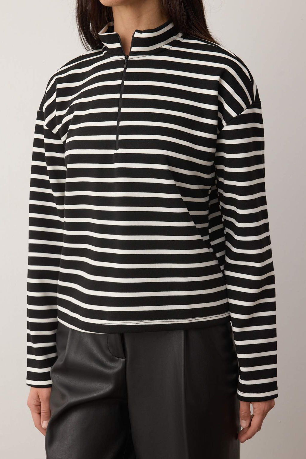 Mavi Cizgili Gizli Fermuarl? Oversize/Genis Kal?p Ince Orme Sweatshirt TWOAW26SW00242 - Trendyolmilla фото 7