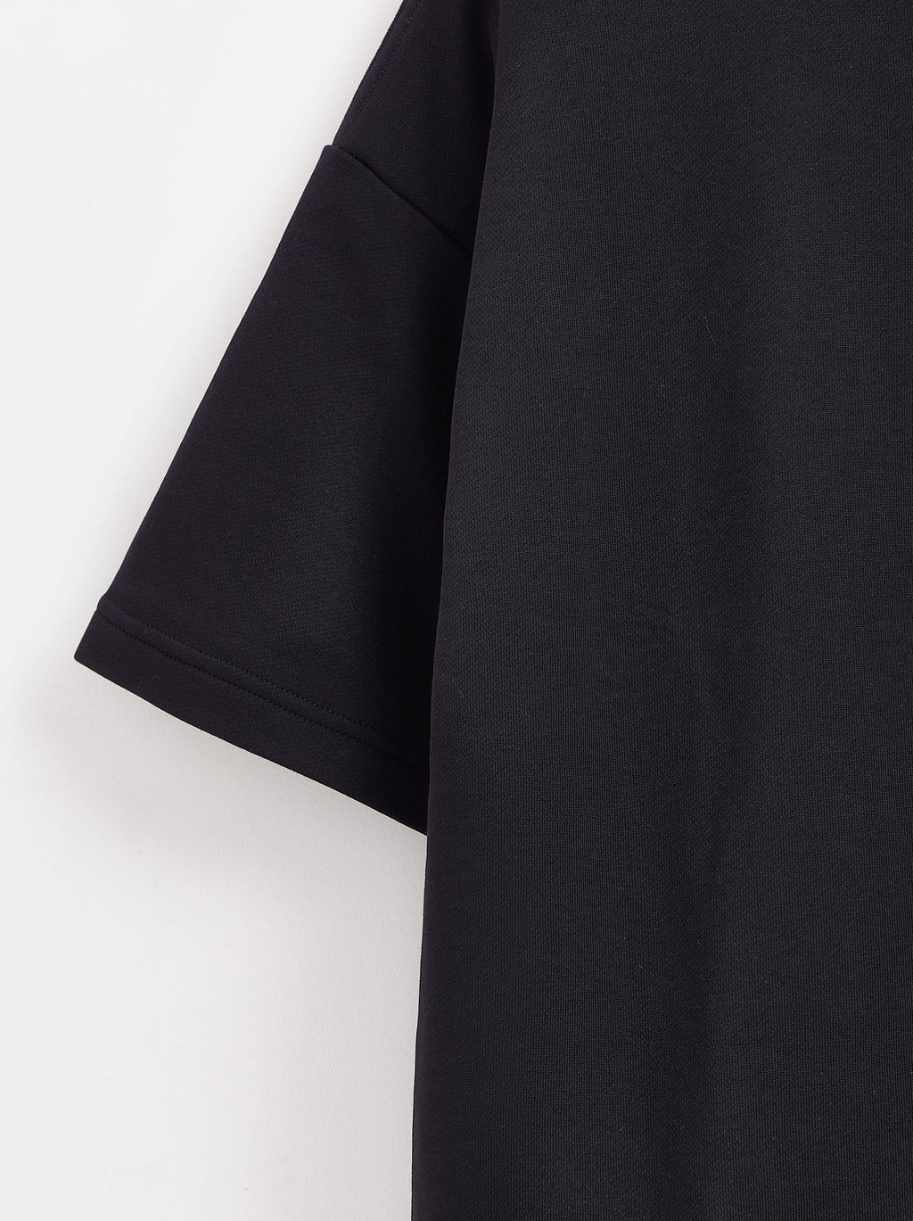 CONTE Удлиненная футболка из футера c карманом и аппликацией из стразов LD 2596 black