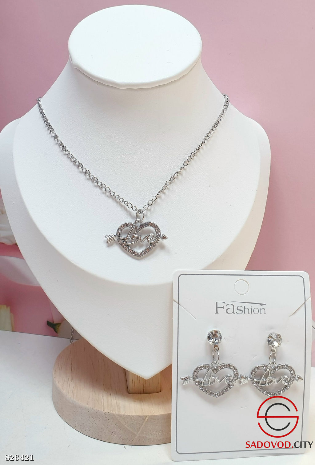 Комплект украшений женский: серьги гвоздики и подвеска ожерелье