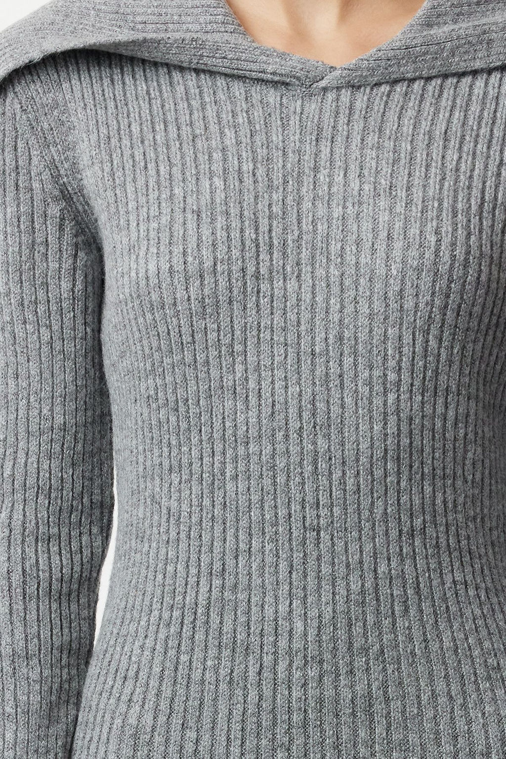 TRENDYOLMILLA Antrasit Midi Triko Yumusak Dokulu Devrik Yaka Elbise TWOAW25EL00016  фото 3