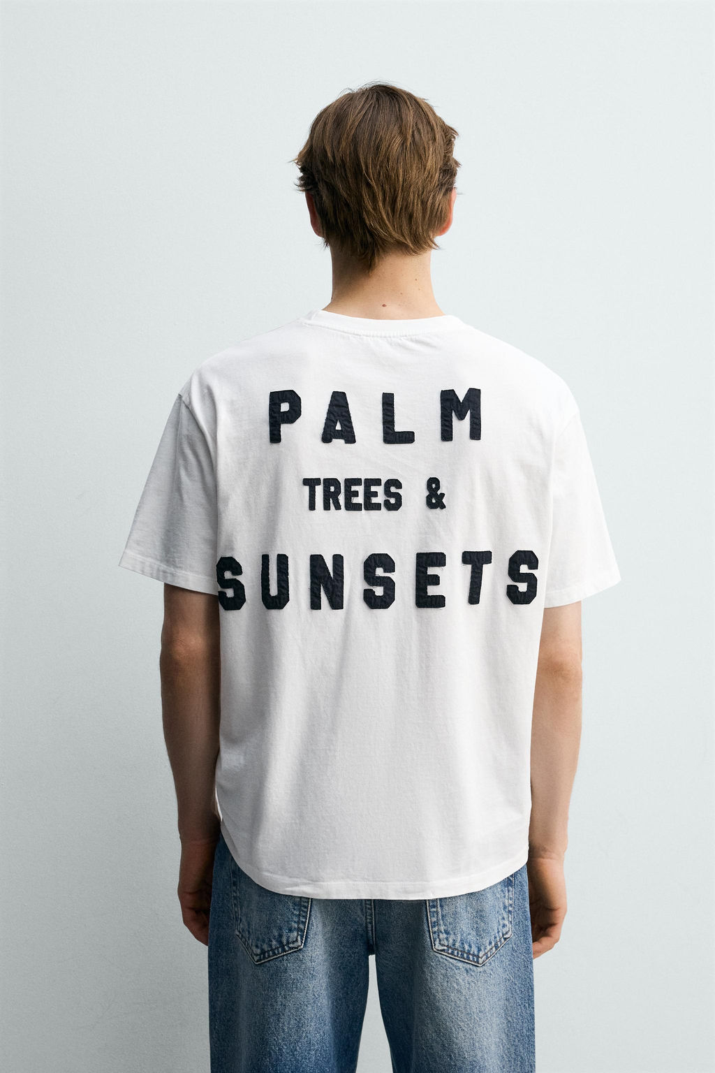 CAMISETA RELAXED FIT TEXTO PARCHES / Blanco