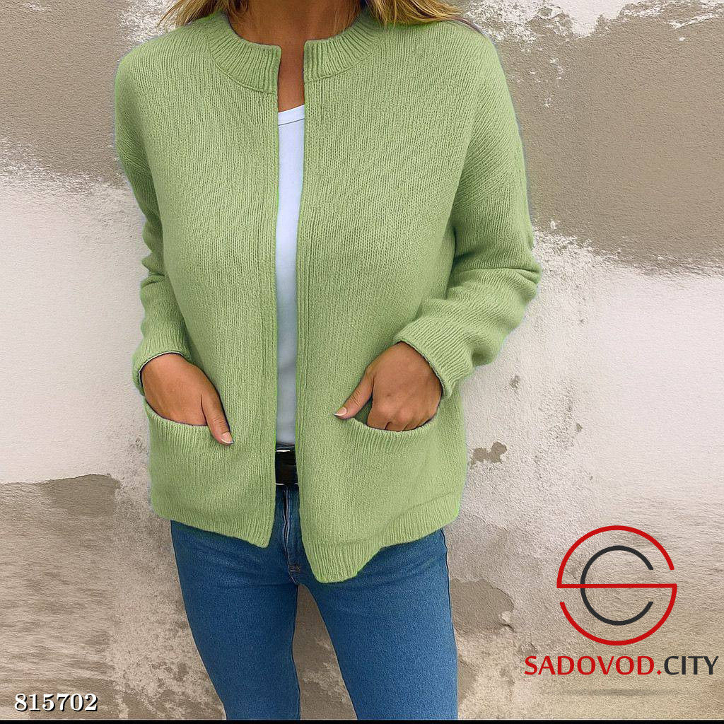 Теплый вязаный кардиган на замке
