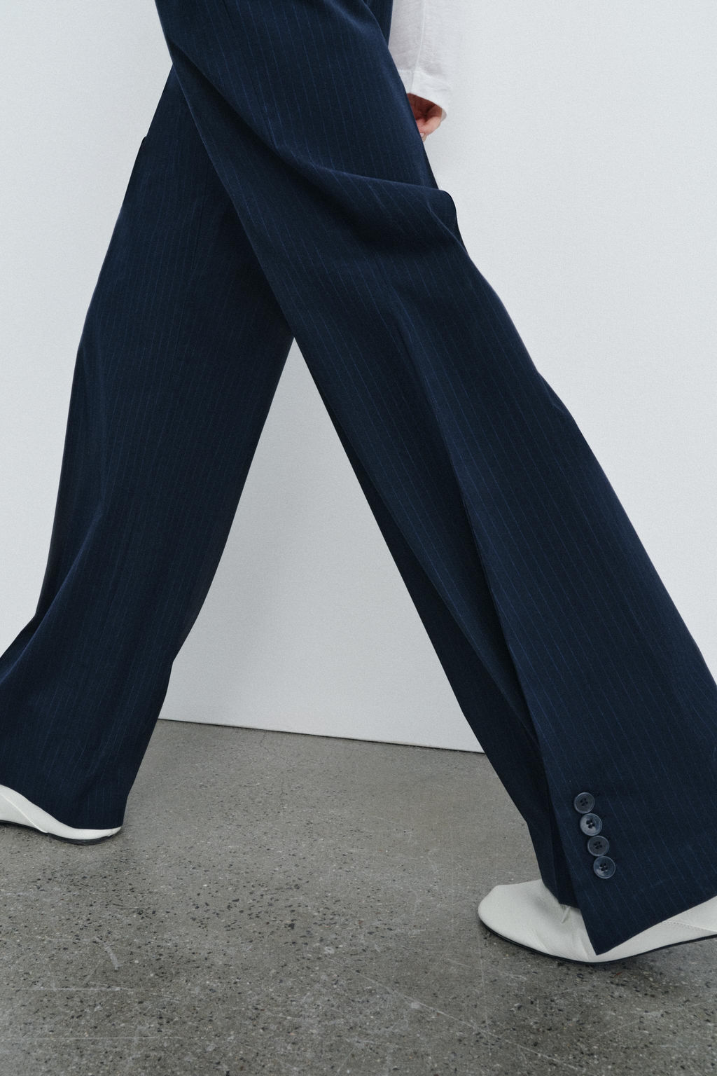STRIPED TROUSERS WITH BUTTONS AT HEM ZW COLLECTION - Zara фото 2