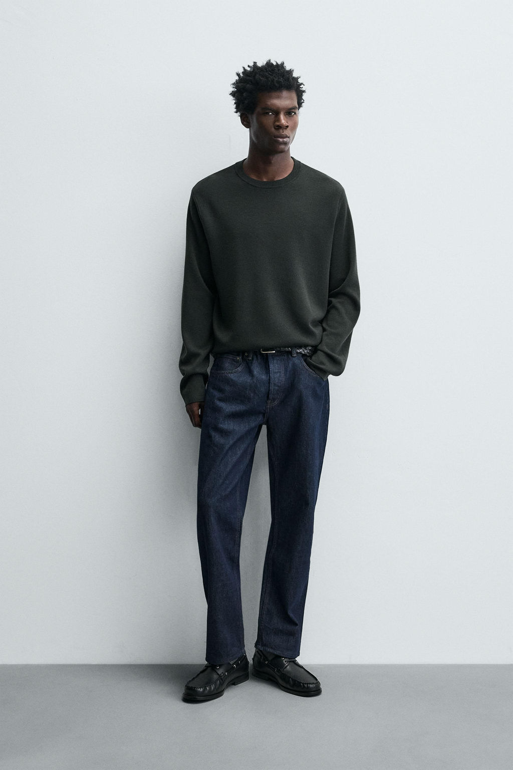 LIGHTWEIGHT WOOL SWEATER