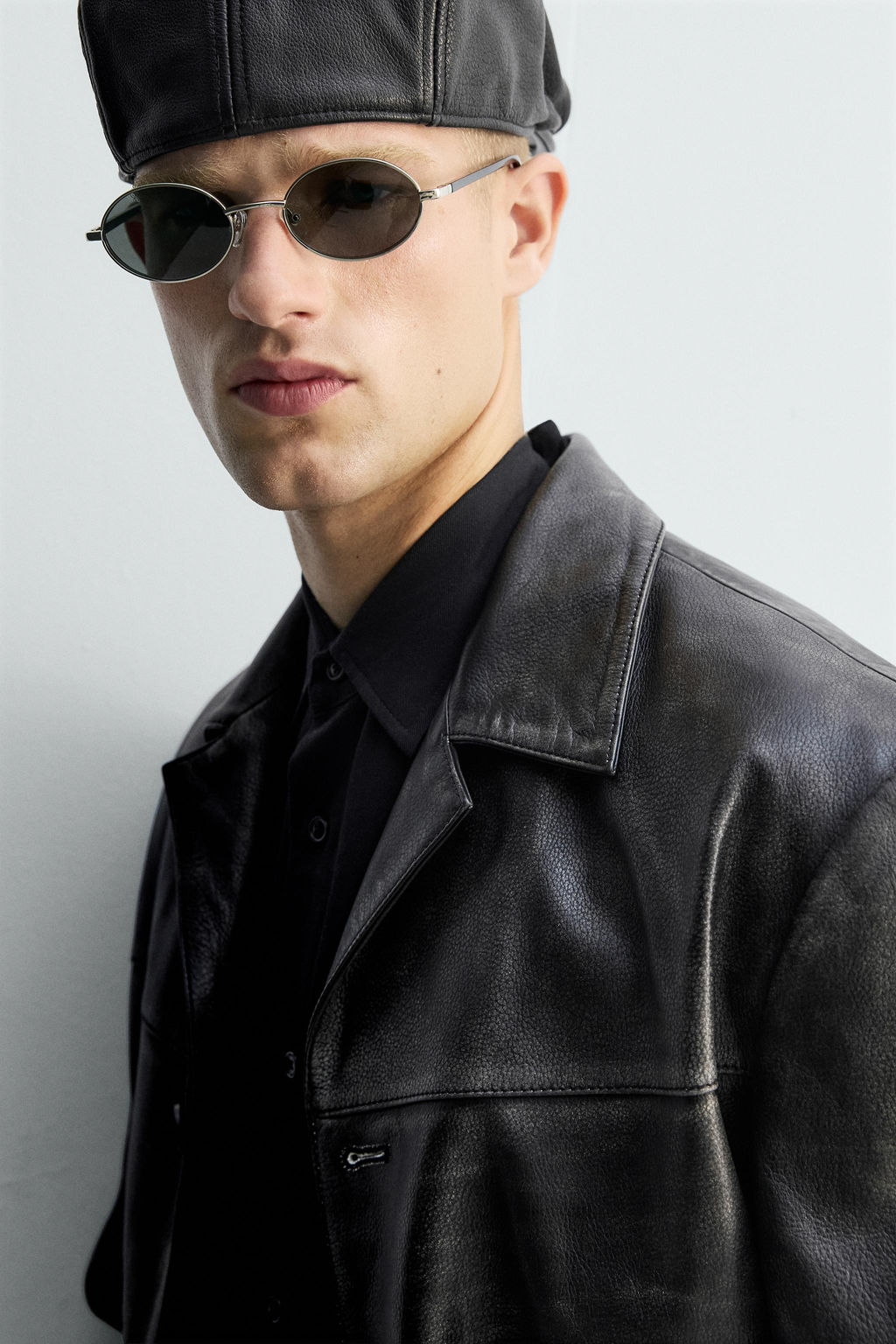 LIMITED EDITION VINTAGE EFFECT LEATHER JACKET - Zara фото 6