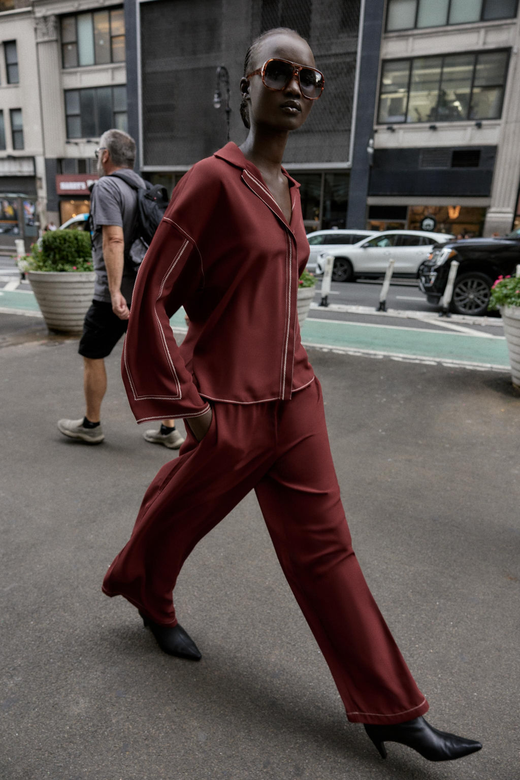 WIDE-LEG TROUSERS WITH CONTRAST TOPSTITCHING
