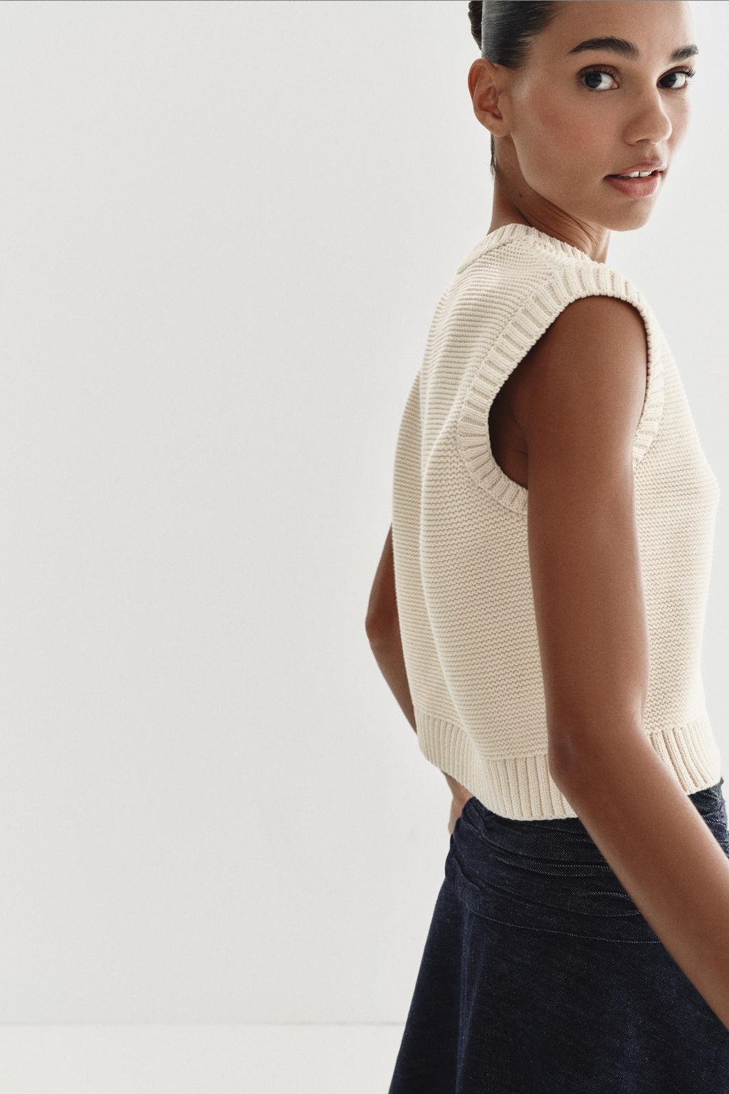 CHALECO PUNTO BOT?N DORADO / Crudo - Zara фото 6