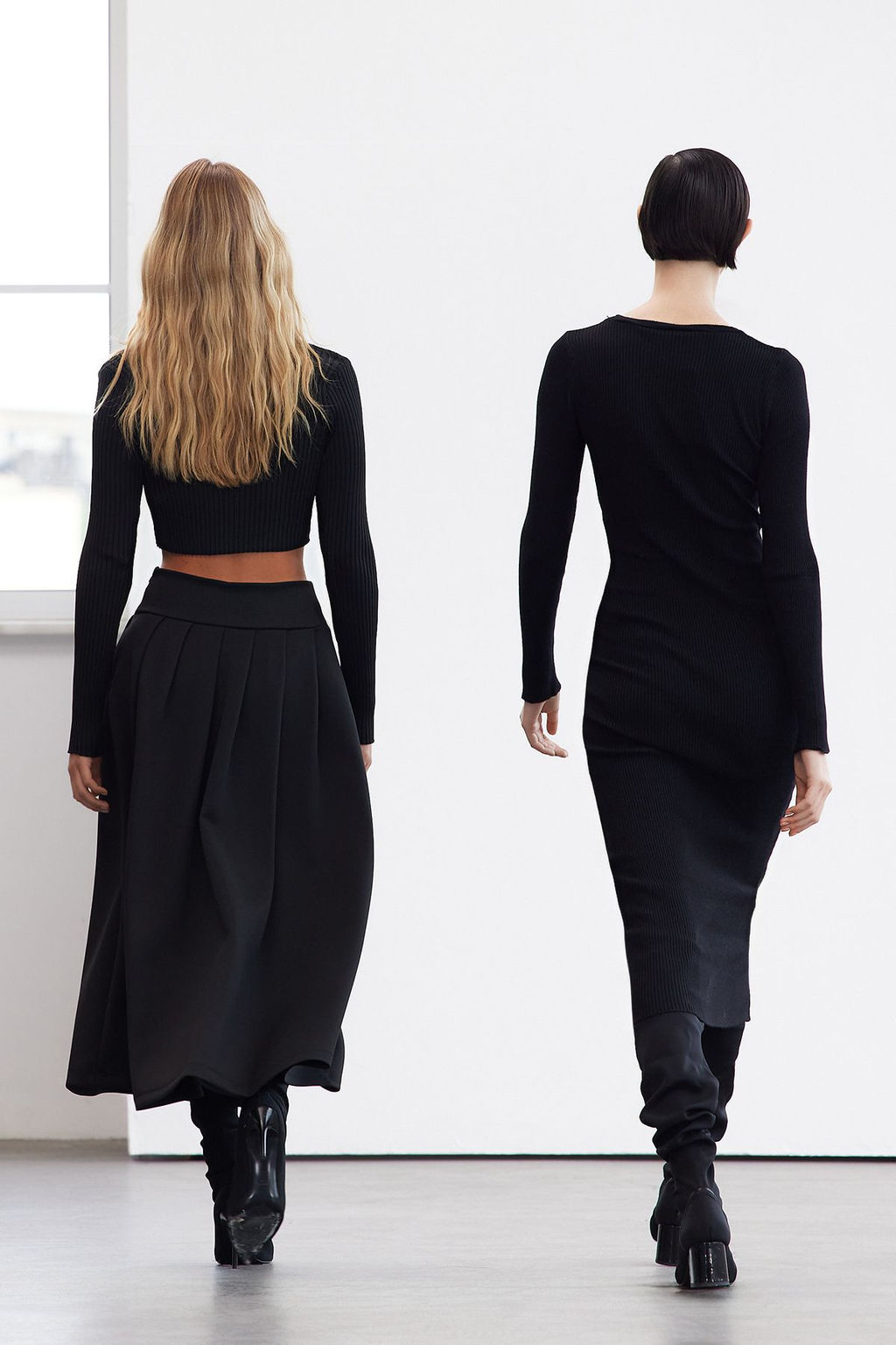 TRENDYOLMILLA Limited Edition Siyah Maxi Premium Iplik/Ozel Iplik Triko Gul Detayl? Elbise TWOAW25EL00236  фото 6