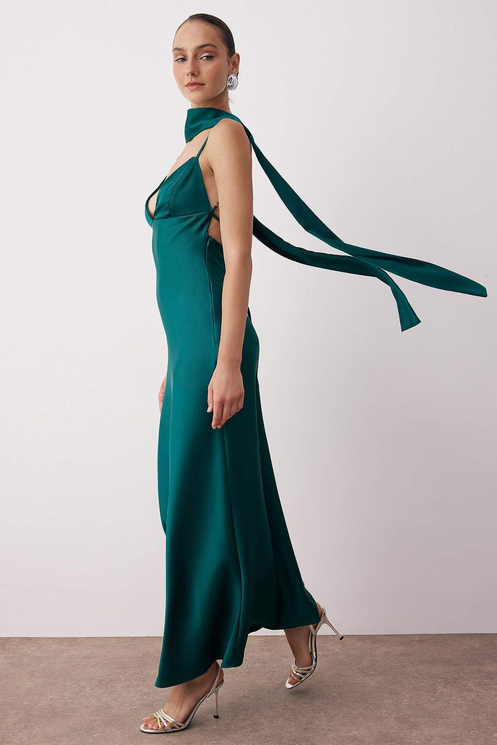 Kahverengi Sal Detayl? Saten Dokuma Maxi Abiye Gece Mezuniyet Elbisesi TPRSS25EL00312 - Trendyolmilla фото 11