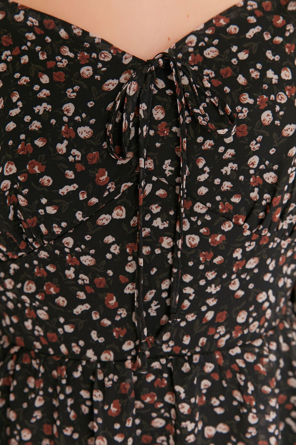 Siyah Cicek Desenli Belden Ac?lan Volanl? Astarl? Dokuma Elbise TWOAW23EL01455