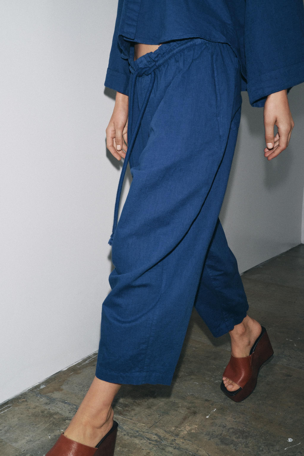 ZW COLLECTION LINEN BLEND TROUSERS - Zara фото 2