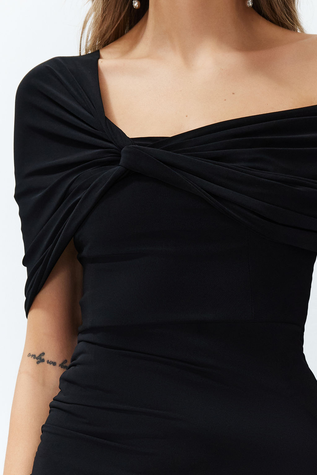 Siyah A-Kesim Asimetrik Yaka Orme S?k Abiye Elbise TPRSS24EL00046