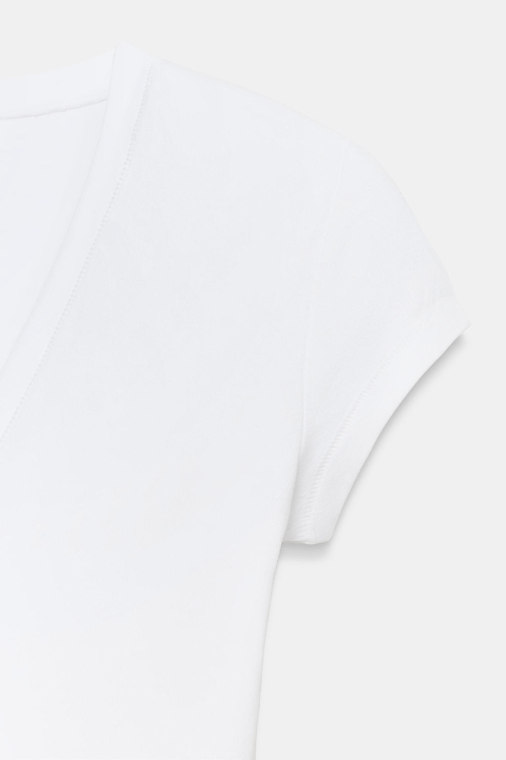 CAMISETA ESCOTE PICO / Blanco - Zara фото 3