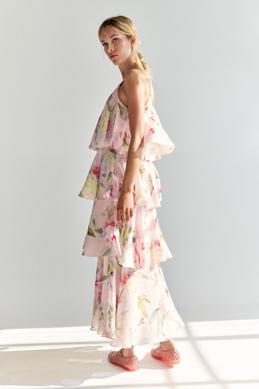 Vestido escalonado de un hombro en mezcla de lino - H&m фото 8
