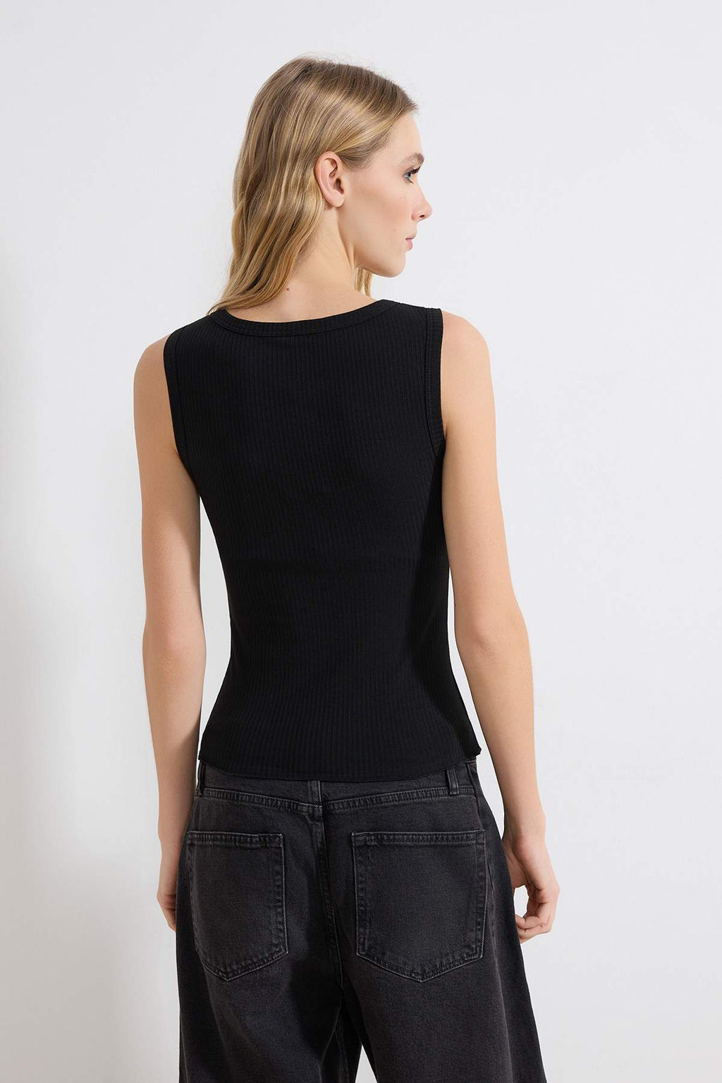 Siyah Fitted/Vucuda Oturan Ince Ask?l? Kolsuz Fitilli Esnek Orme Atlet TWOSS26AL00007