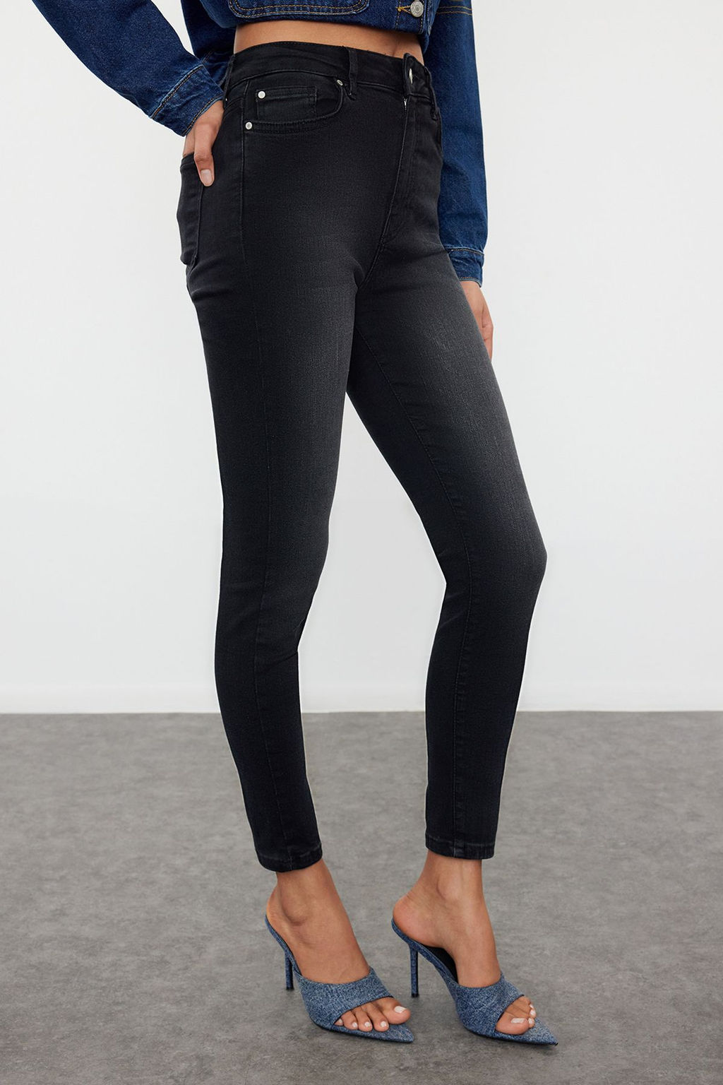 Antrasit Premium Yuksek Bel Skinny Jeans TWOAW25JE00000 - Trendyolmilla фото 9