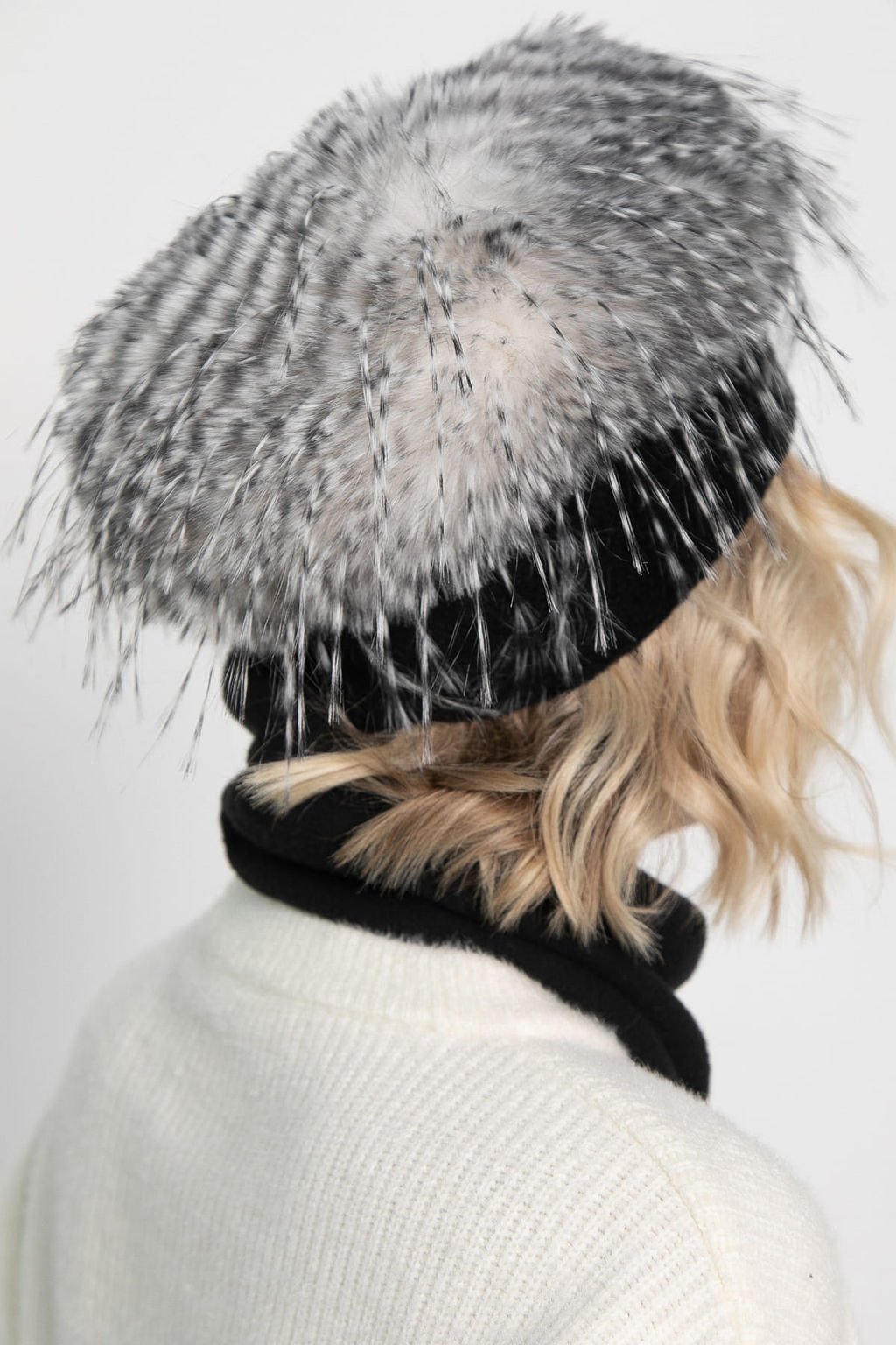 Комплект шапка и снуд (черная) ШС35-23М