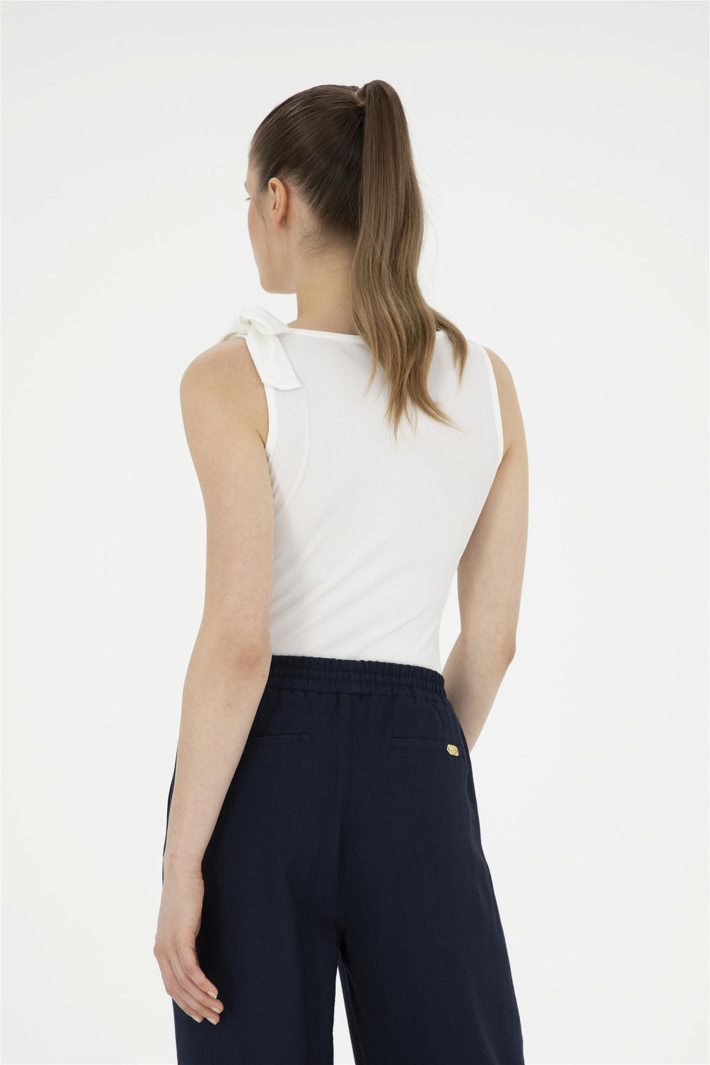 Женская белая футболка с v-образным вырезом Неожиданная скидка в корзине - U.s. polo assn фото 5