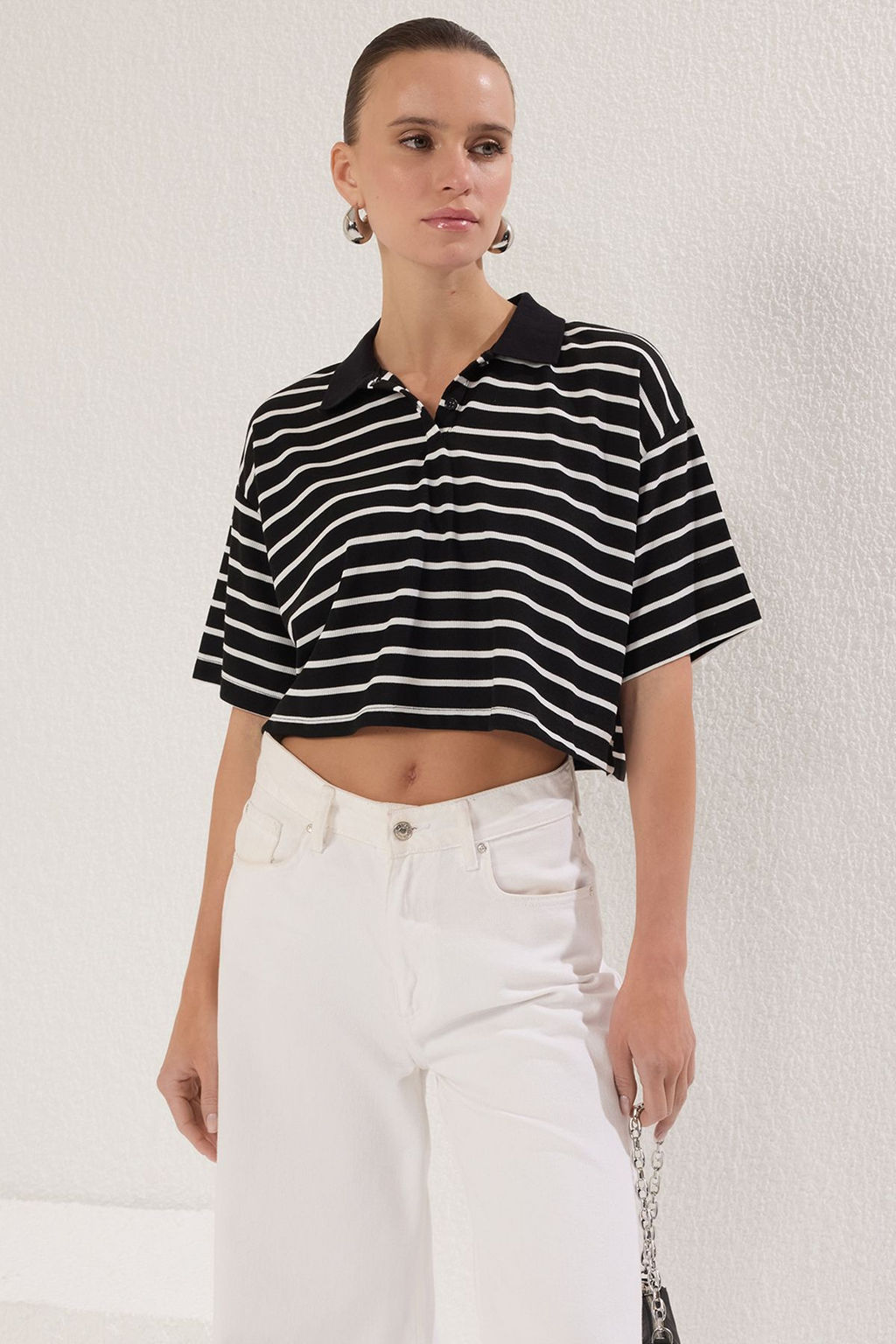 Siyah Cizgili Relaxed/Rahat Kal?p Crop Orme T-shirt TWOSS25TS00109