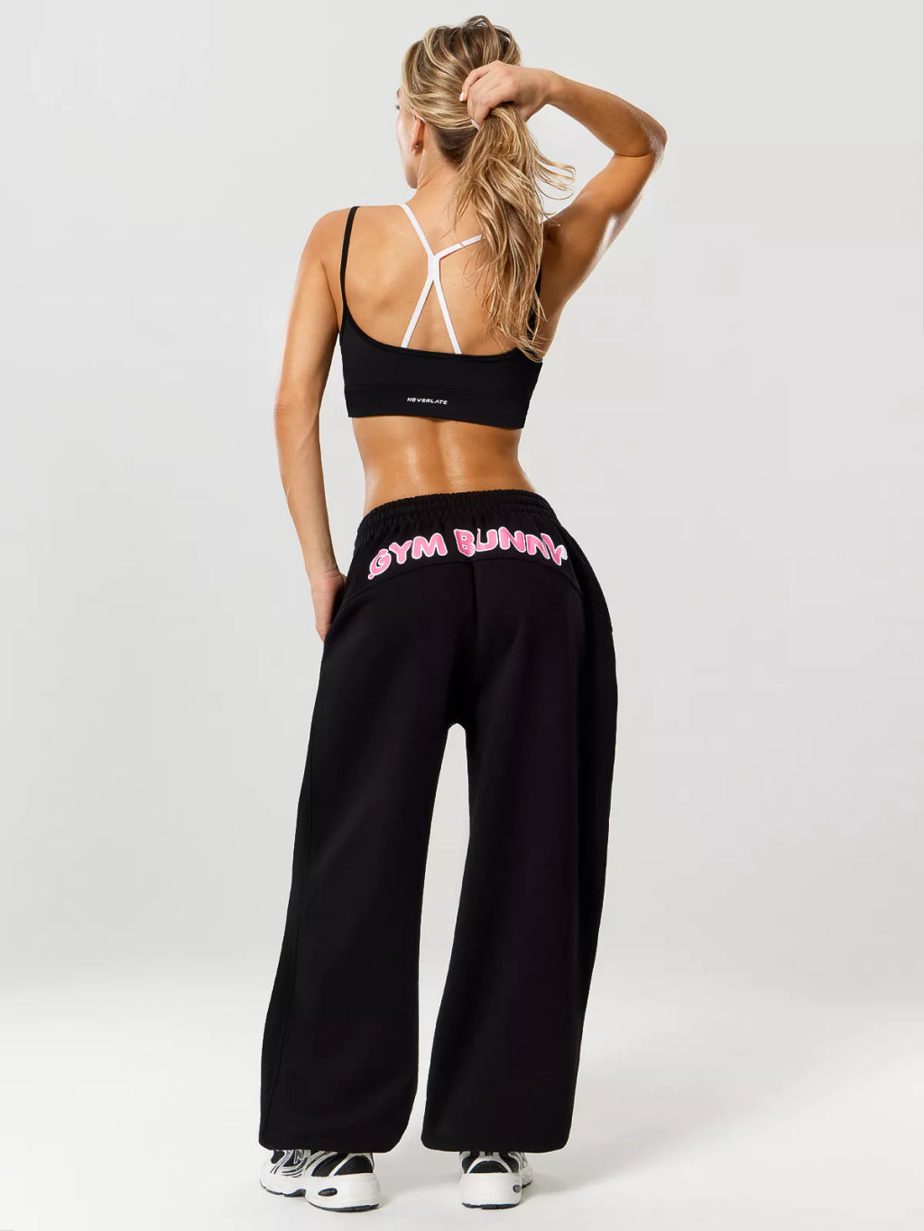 Спортивные брюки свободного кроя