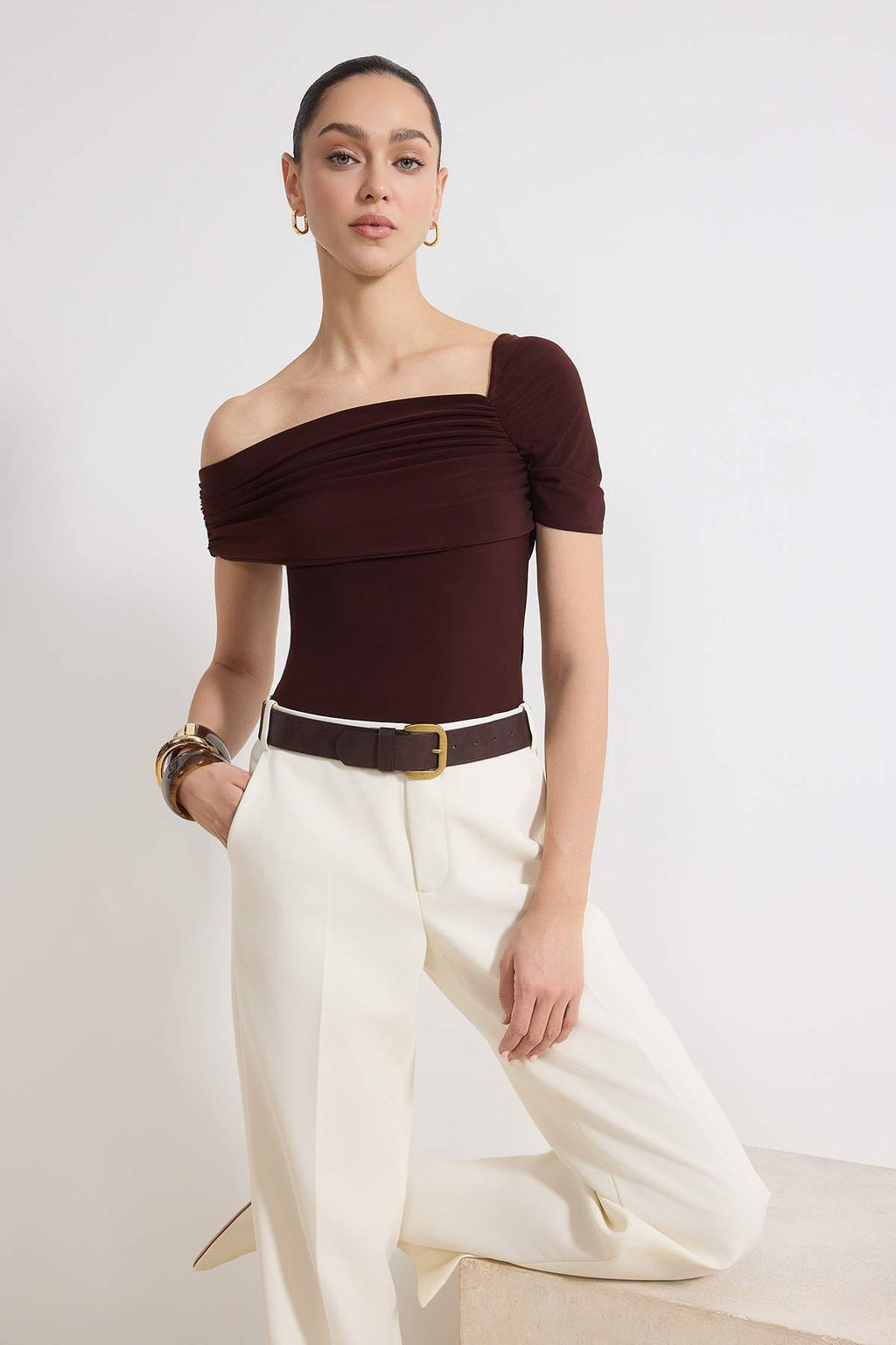 Kahverengi Slim Asimetrik Yaka Tek Kol K?sa Kollu Buzgulu Esnek Orme Bluz TWOSS26BZ00169