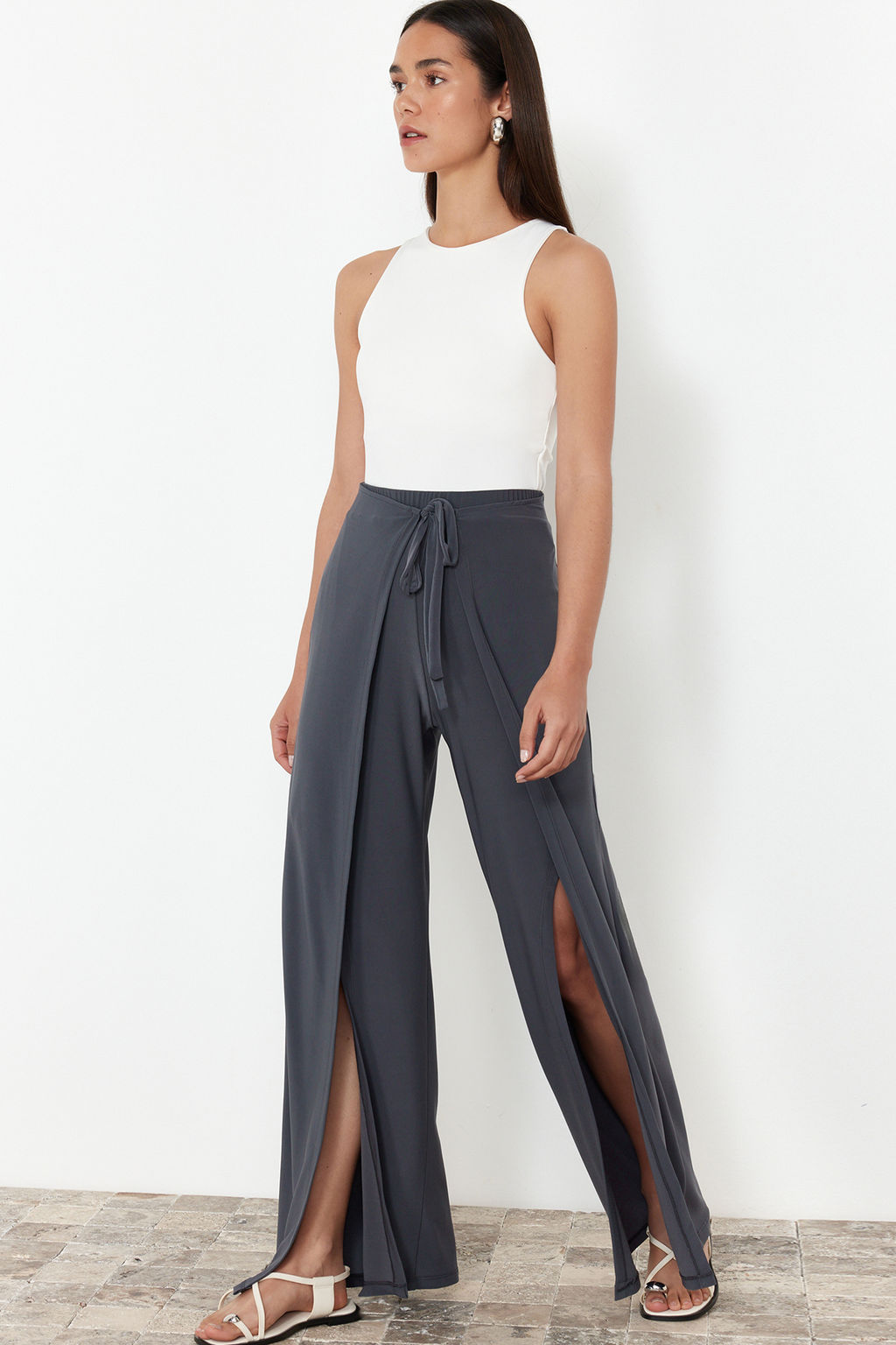 TRENDYOLMILLA Antrasit Baglama Detayl? Y?rtmacl? Esnek Pantolon TWOSS24PL00135 фото 3