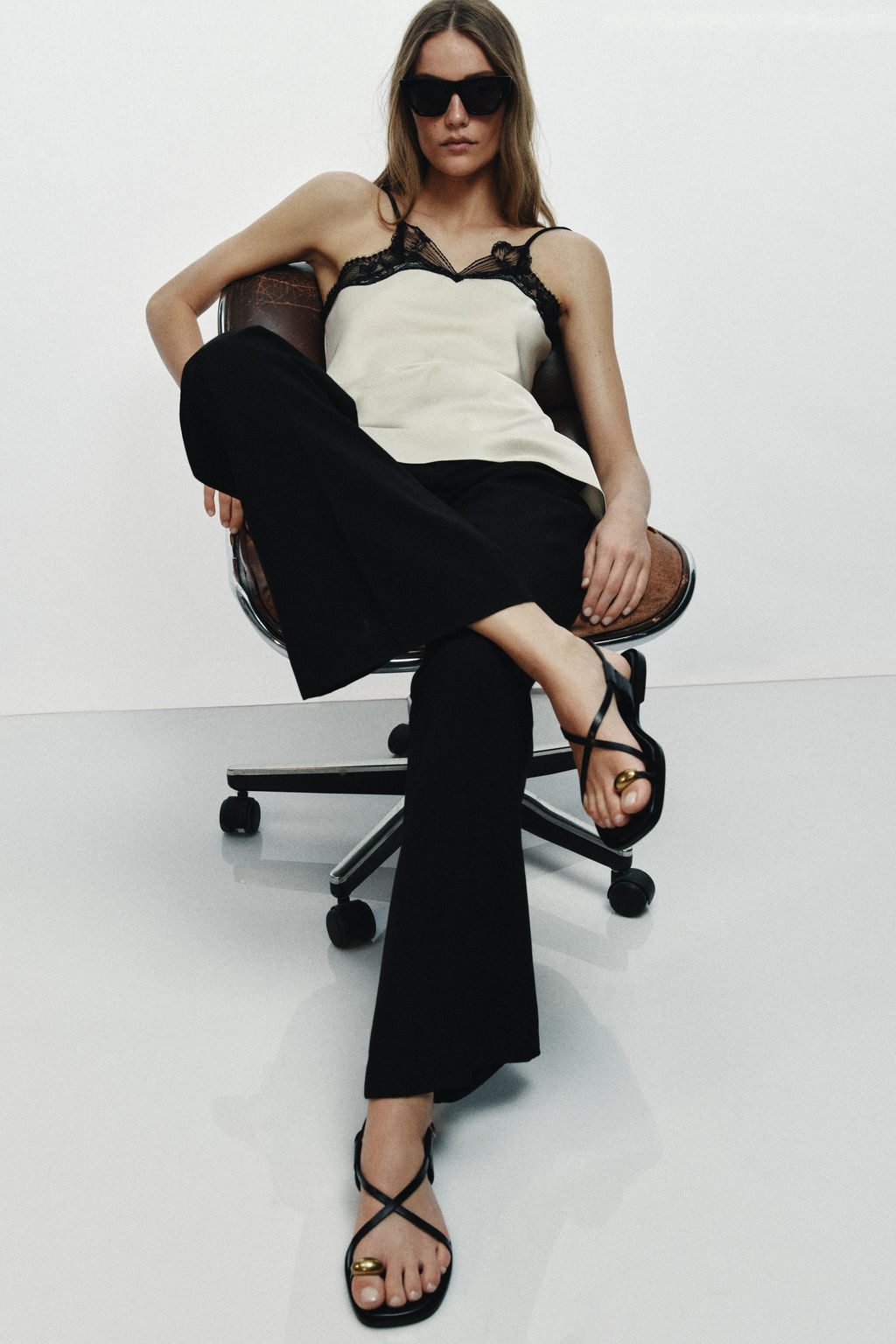 SANDALIA PLANA DETALLE MET?LICO / Negro - Zara фото 6