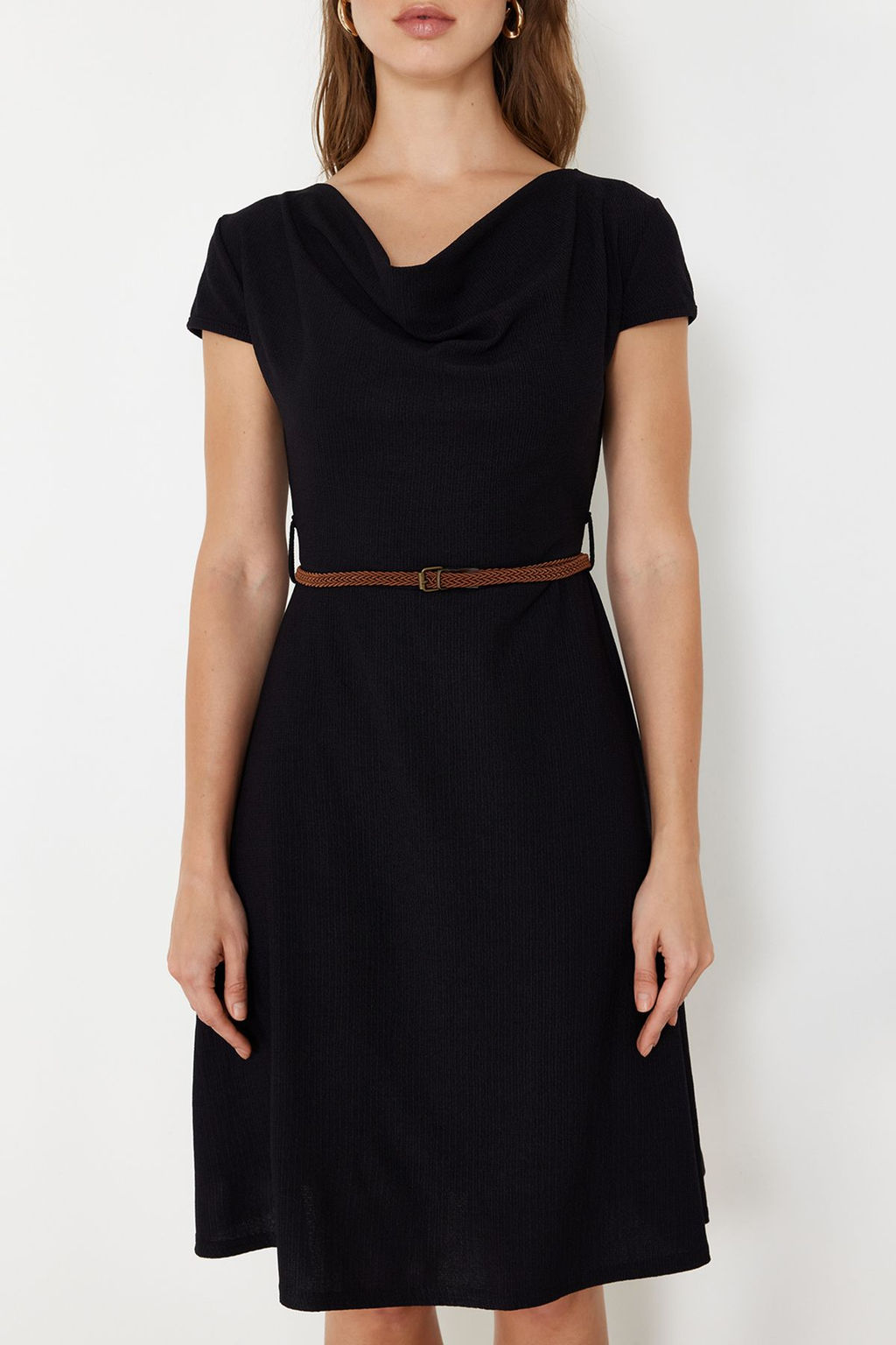 TRENDYOLMILLA Siyah Dokulu Kemer Detayl? Degaje Yaka Esnek Skater/Belden Ac?lan Midi Orme Elbise TWOSS24EL01070  фото 4