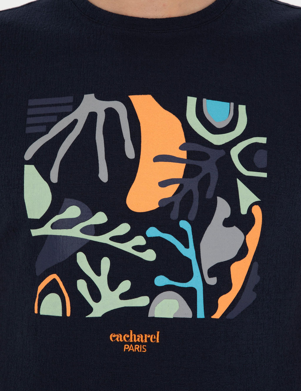 Темно-синяя приталенная футболка с круглым вырезом