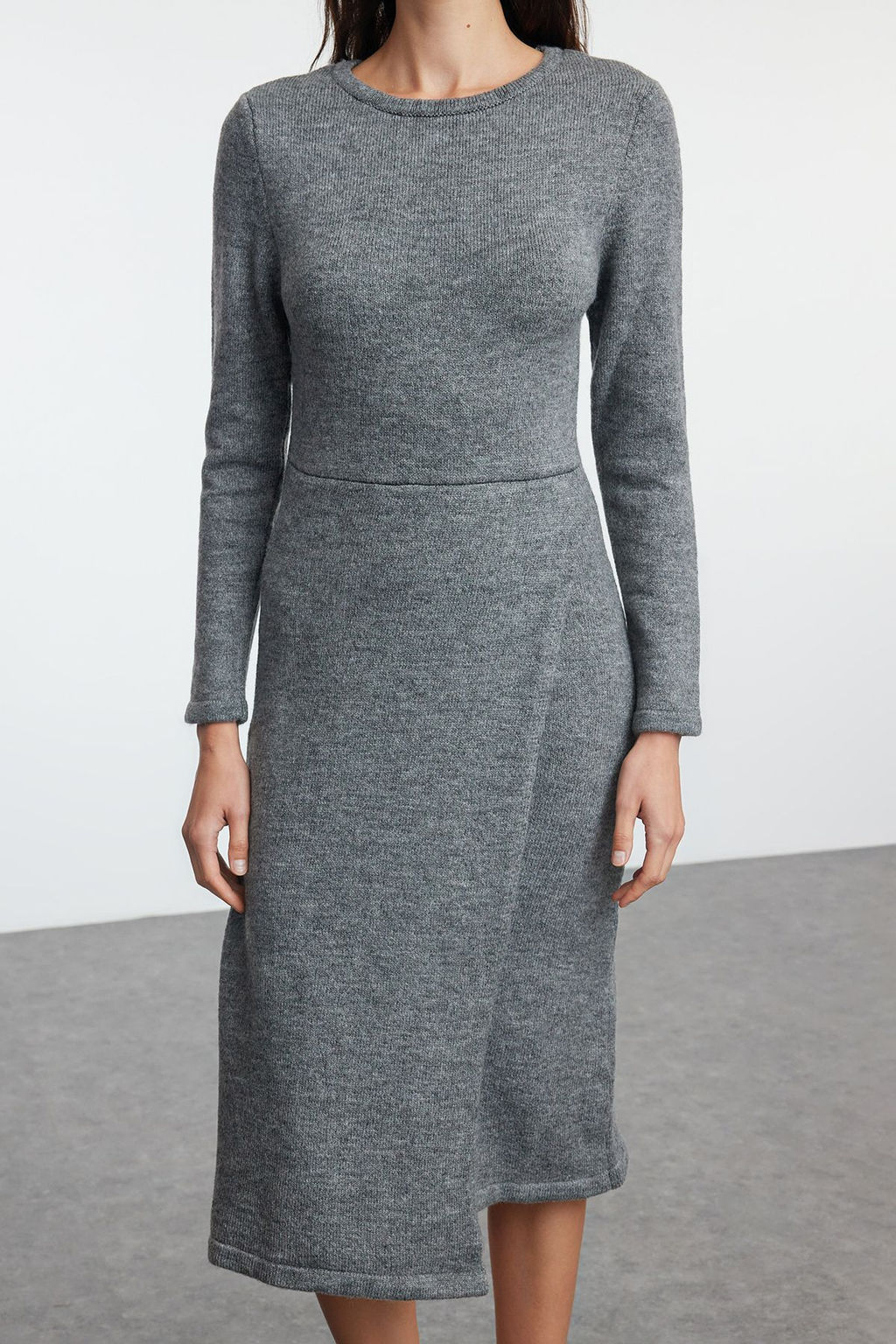 Antrasit Midi Triko Yumusak Dokulu Kruvaze Etek Detayl? Elbise TWOAW25EL00041