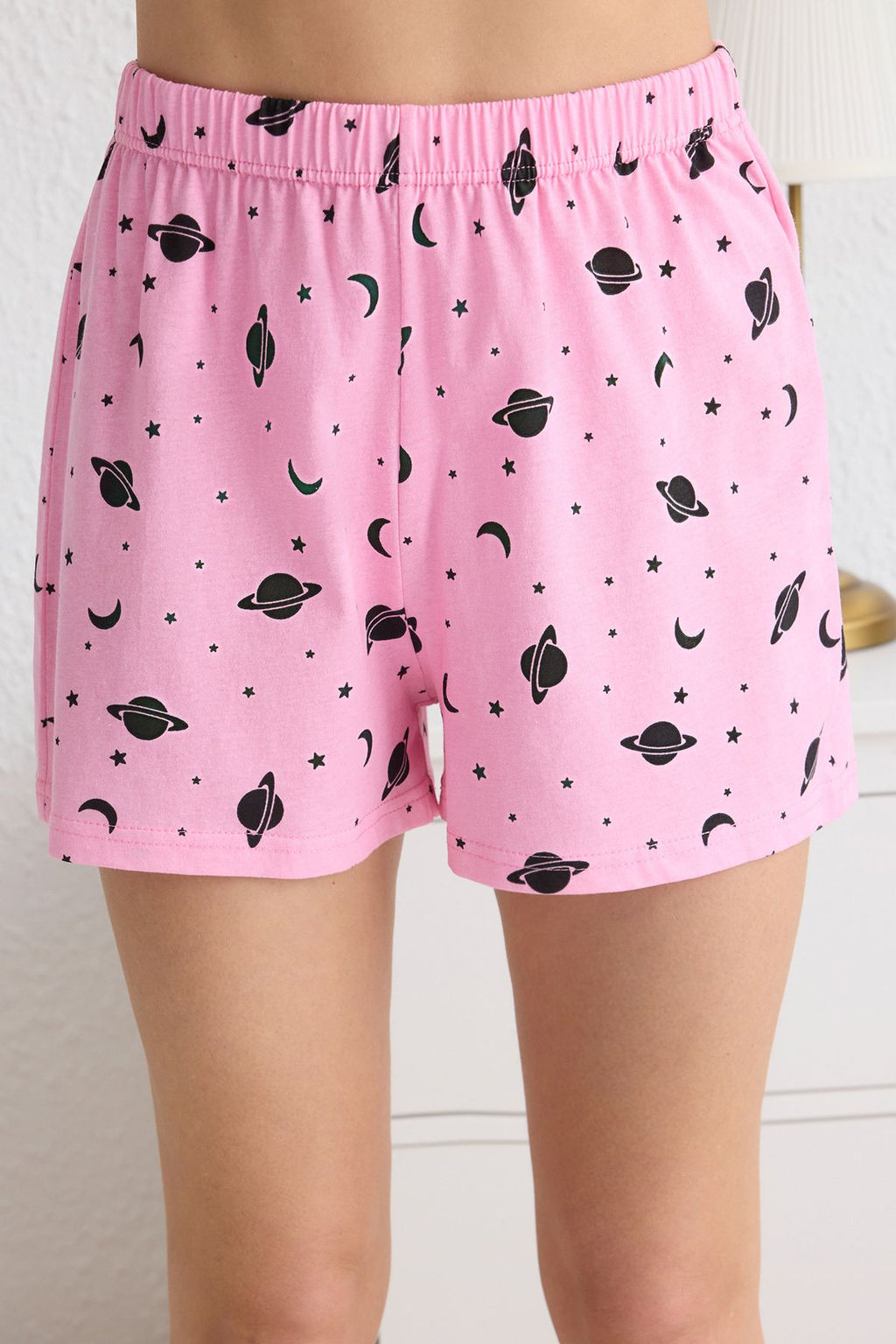 Trendyolmilla Beyaz %100 Pamuklu Galaksi Desenli Sortlu Orme Pijama Tak?m? THMSS25PT00070  фото 9