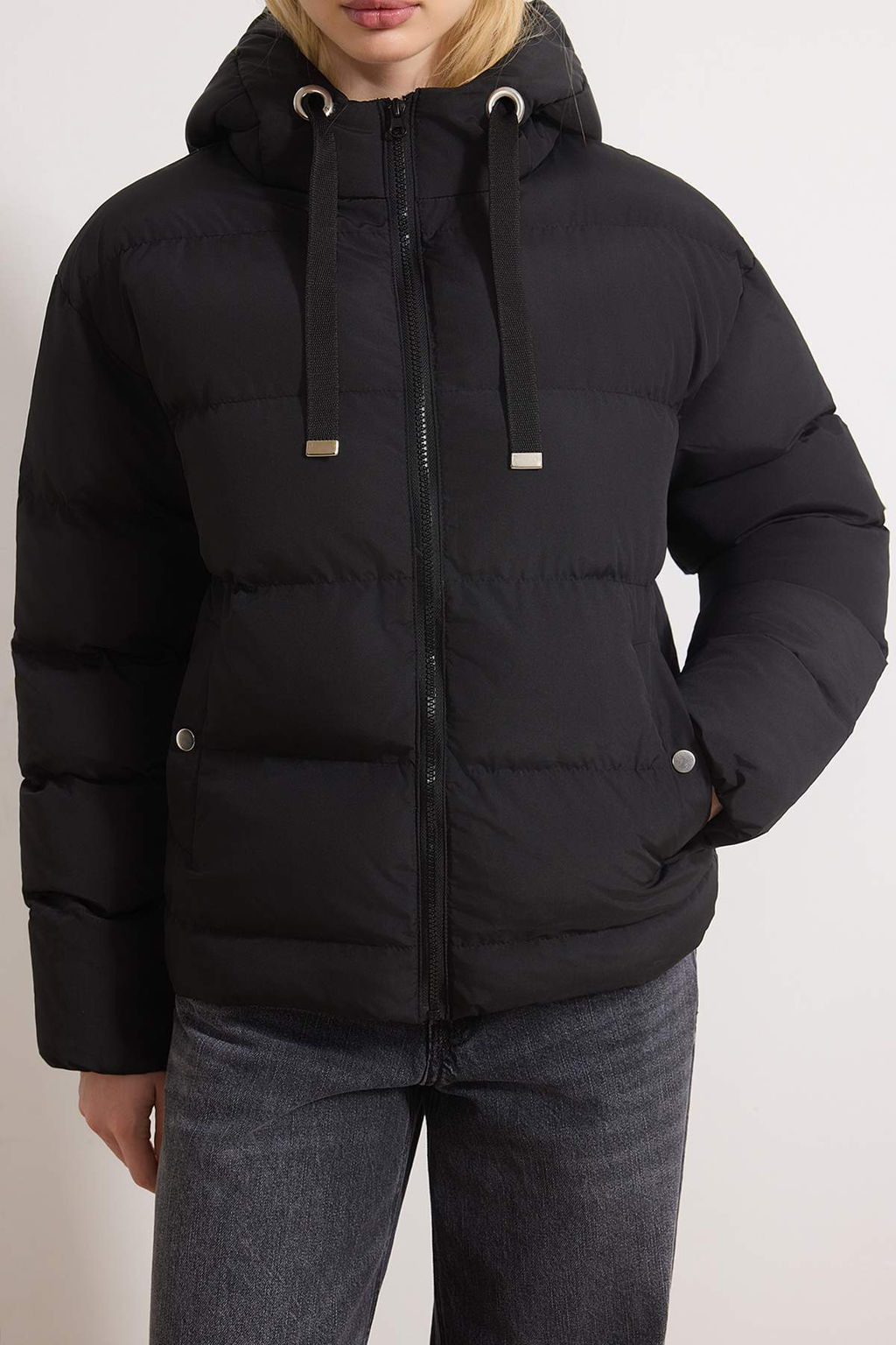 TRENDYOLMILLA Siyah Kapusonlu Su Itici Sisme Mont TWOAW21MO0022  фото 41