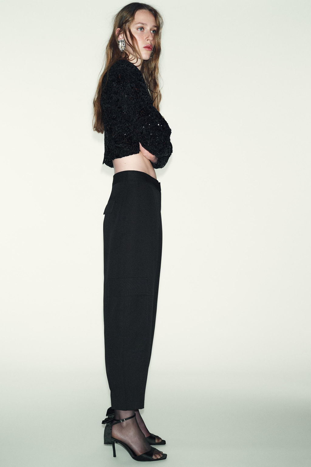 PANTAL?N CARROT CON BOLSILLO CARGO / Negro - Zara фото 5