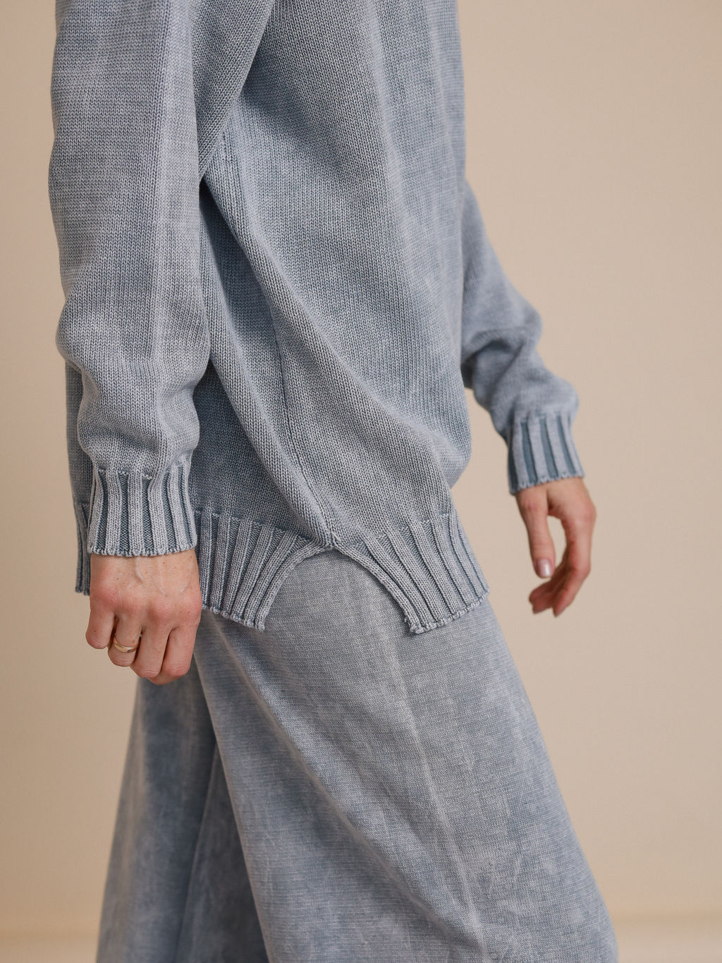 Костюм вязаный женский VARENKA, серый - Inzibe фото 5