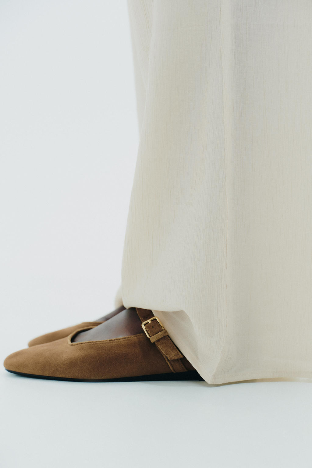 SPLIT SUEDE BALLERINAS